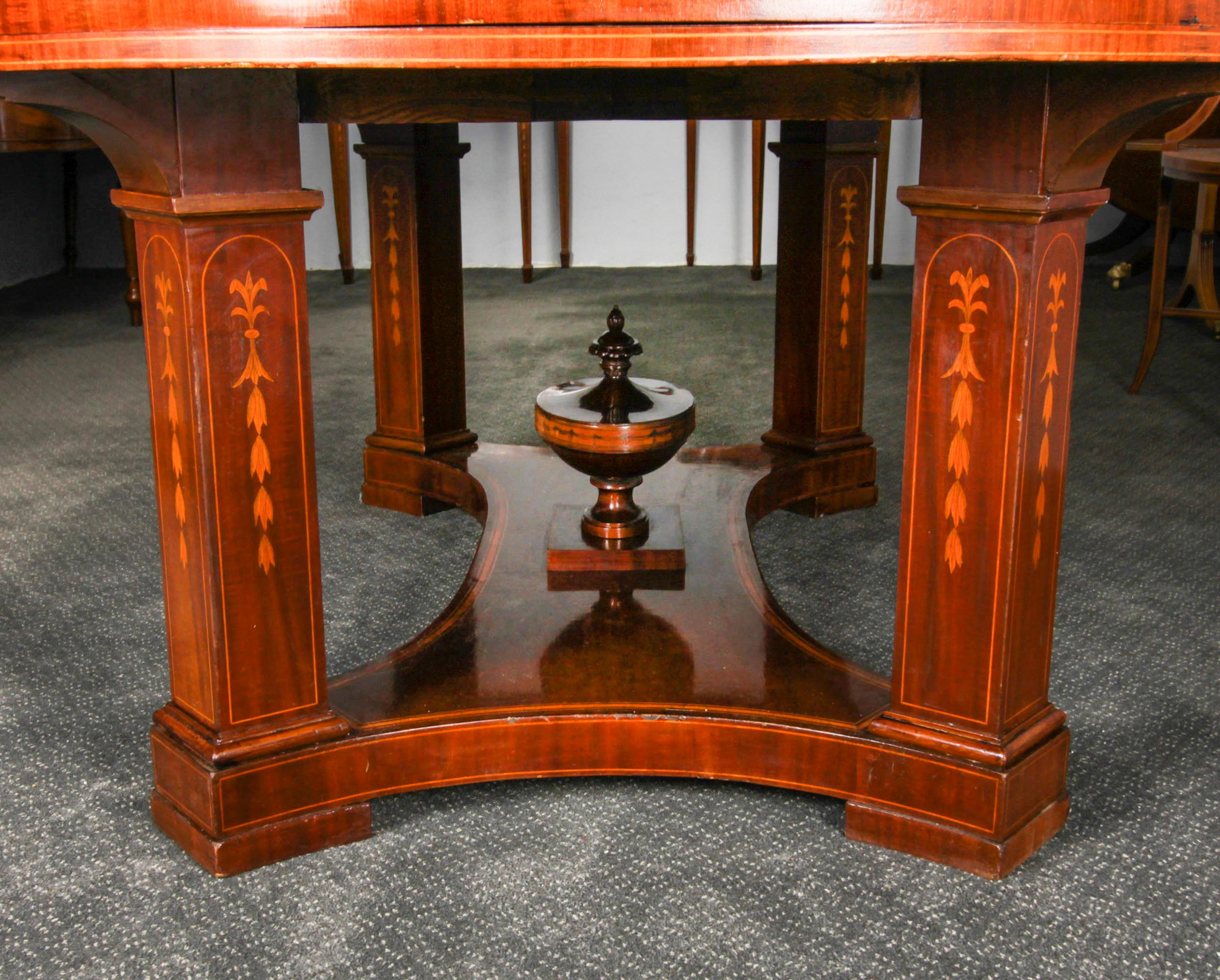 Antigua Mesa de Comedor Extensible Ovalada de 19 pies c.1880 y 20 Sillas de Comedor 8