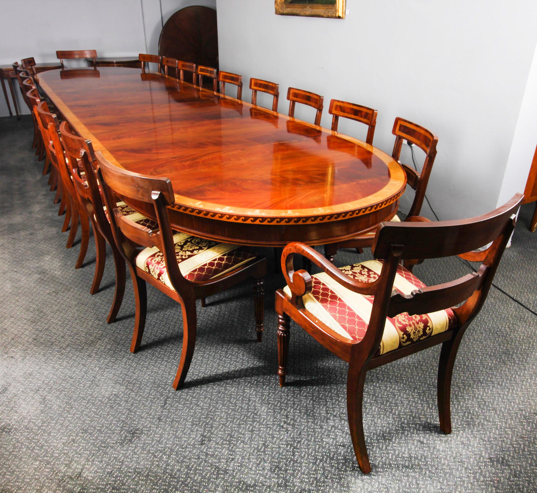 Antigua Mesa de Comedor Extensible Ovalada de 19 pies c.1880 y 20 Sillas de Comedor 14