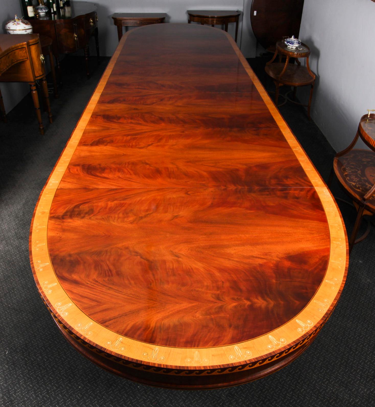 Antigua Mesa de Comedor Extensible Ovalada de 19 pies c.1880 y 20 Sillas de Comedor Caoba