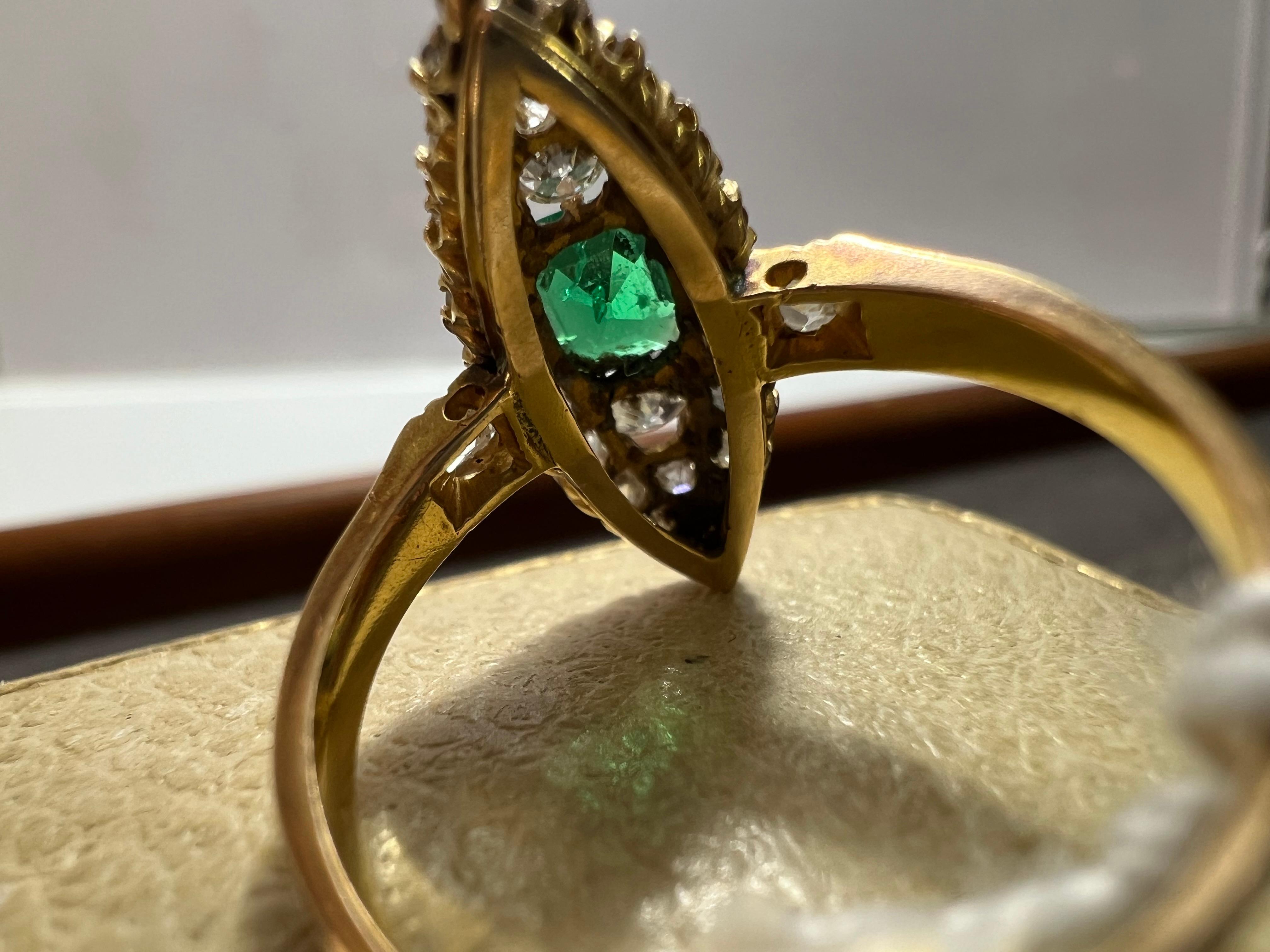 da uomo o donna Anello antico in oro 19k con smeraldo e diamanti taglio antico a navette in vendita