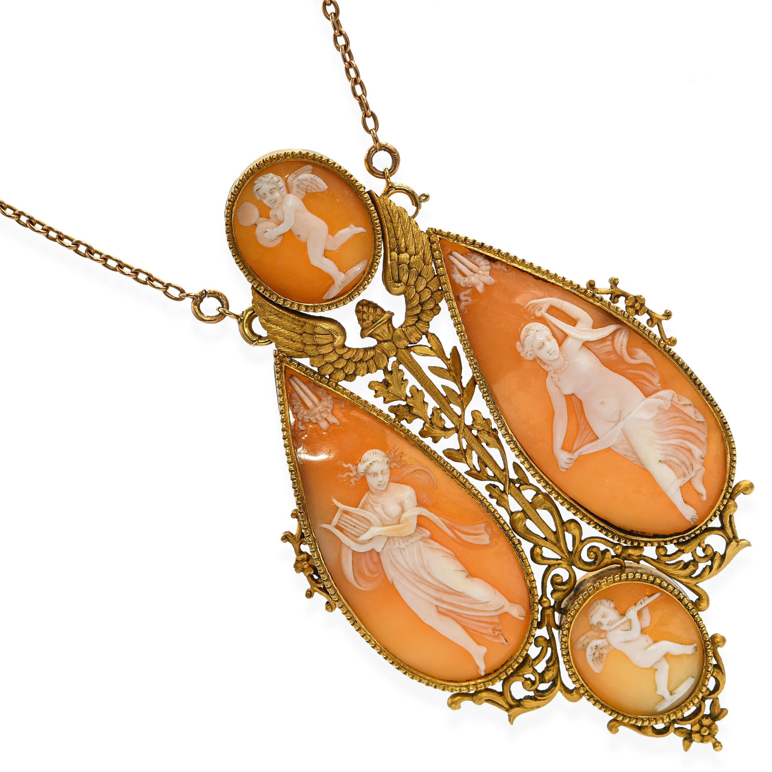 Collier camée ancien en or jaune 19k représentant des maenades et des chérubins dansant Pour femmes en vente