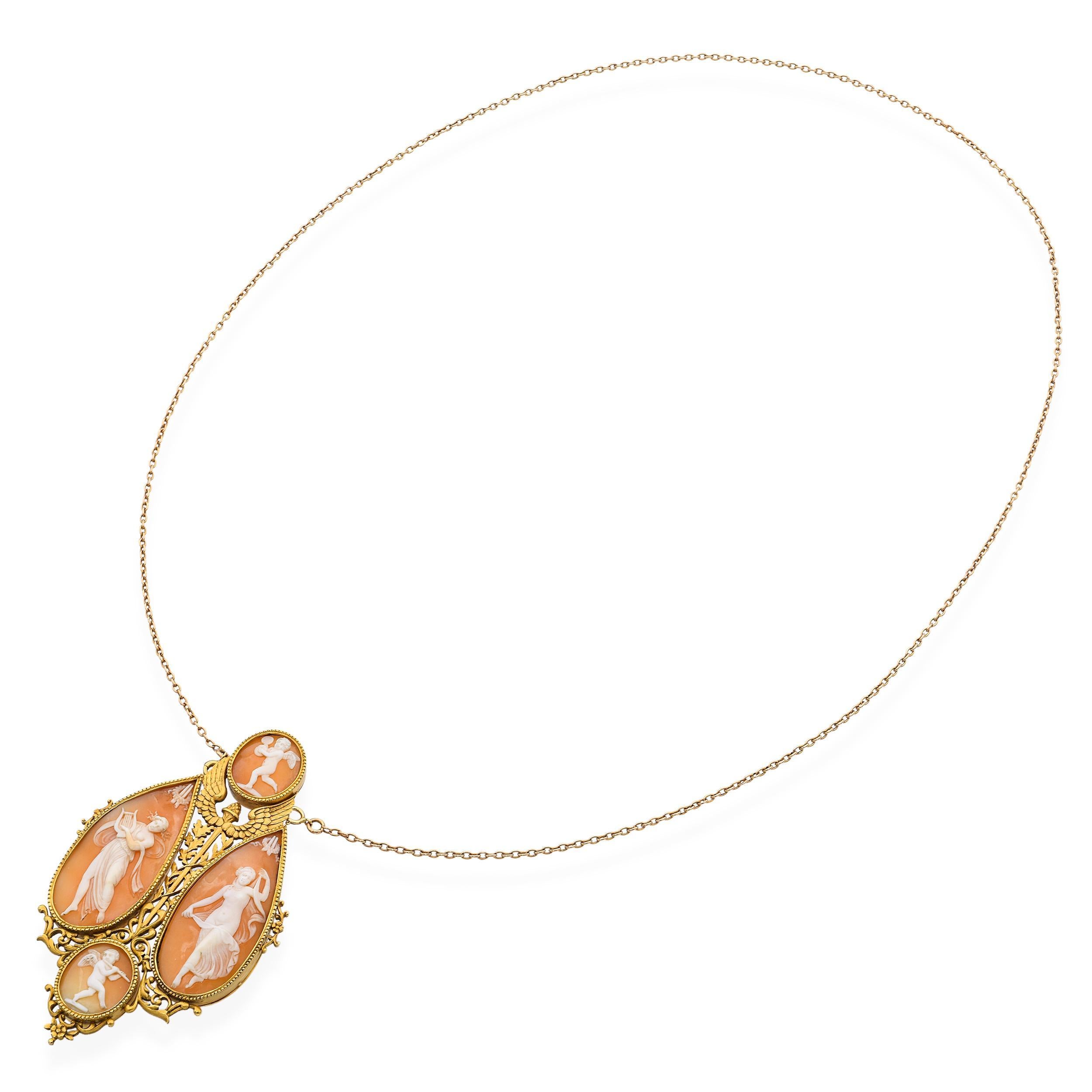 Collier camée ancien en or jaune 19k représentant des maenades et des chérubins dansant en vente 1