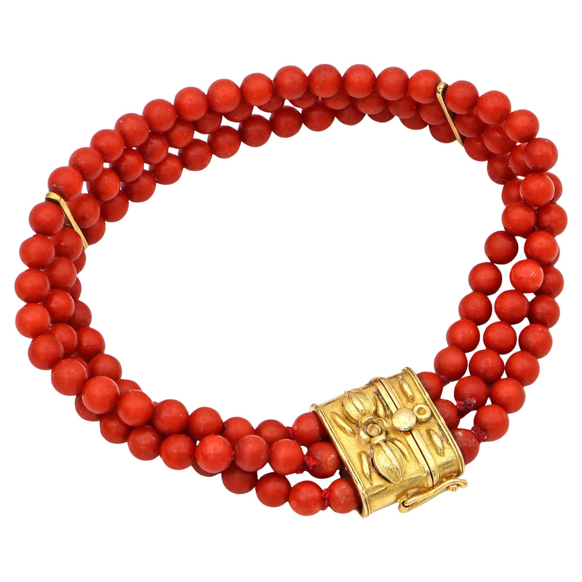 Bracelet ancien en or jaune 19 carats, corail rouge à trois perles