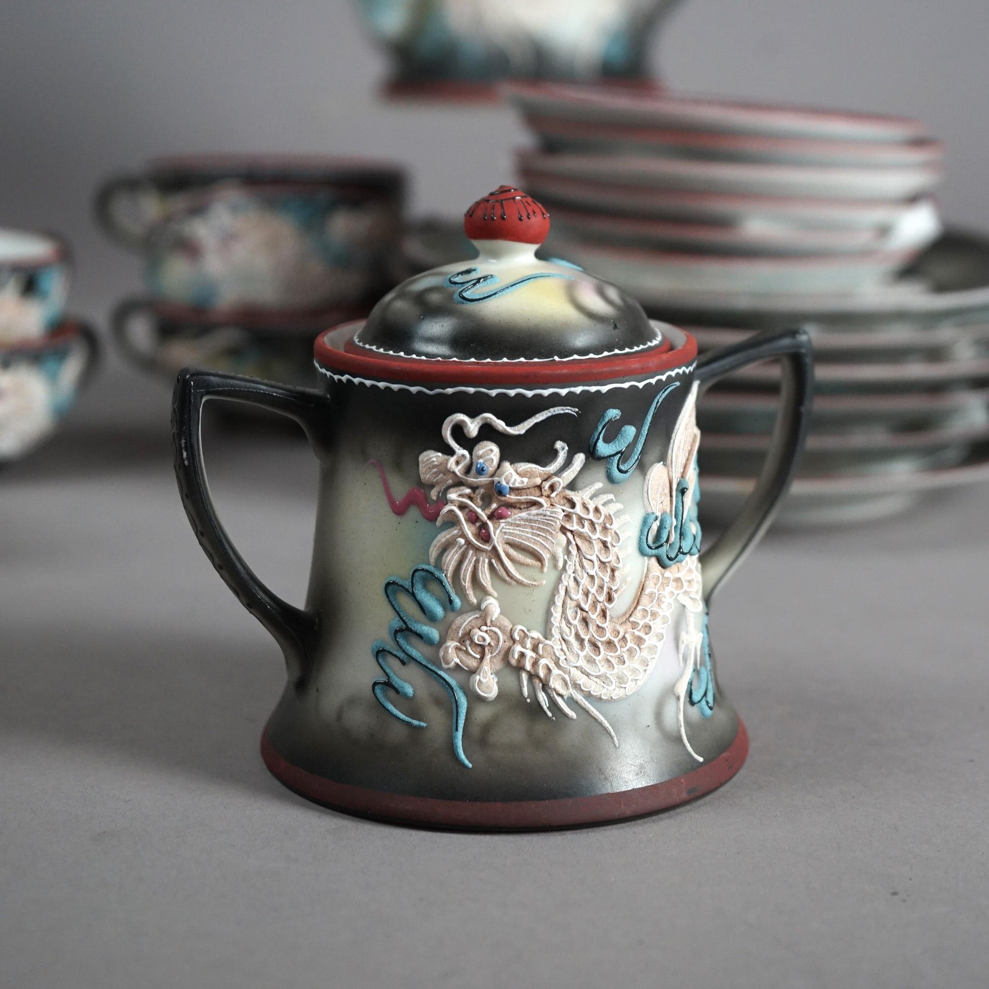 Antikes japanisches Nippon Moriage-Eierschalen-Porzellan-Teeservice aus Porzellan mit Drachenware, 19 Teile, um 1920 (Handbemalt) im Angebot