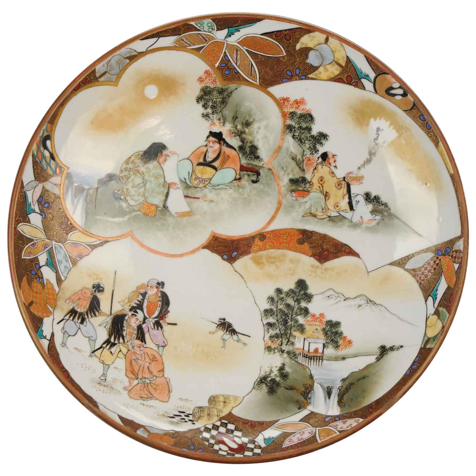 Anciennes assiettes de présentation japonaises Satsuma du 19e-20e siècle - Figurines d'hommes de bien des montagnes