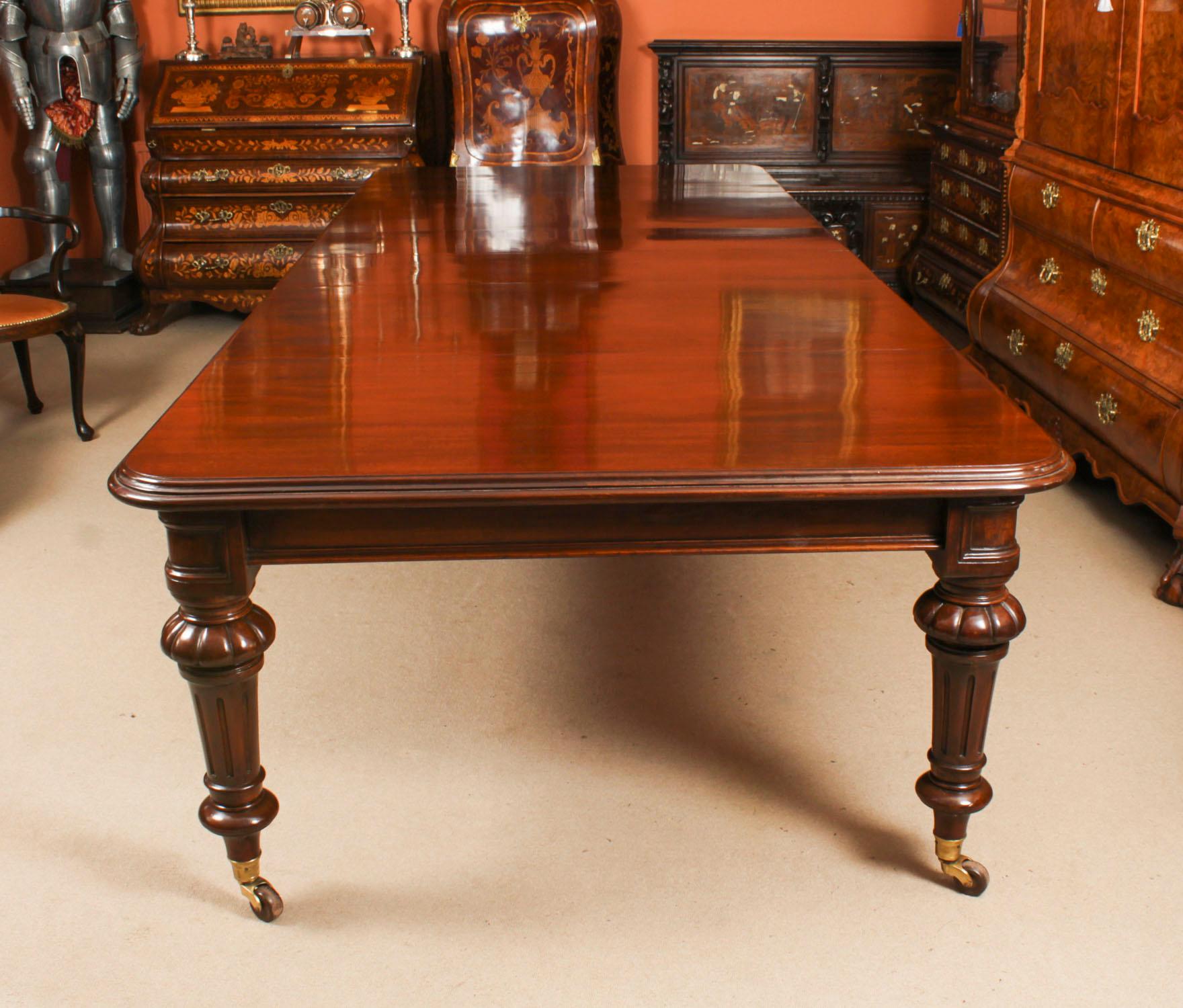 Antique 19th C 12 ft Flame Mahogany Extending Dining Table & 14 chairs In Good Condition In London, GB