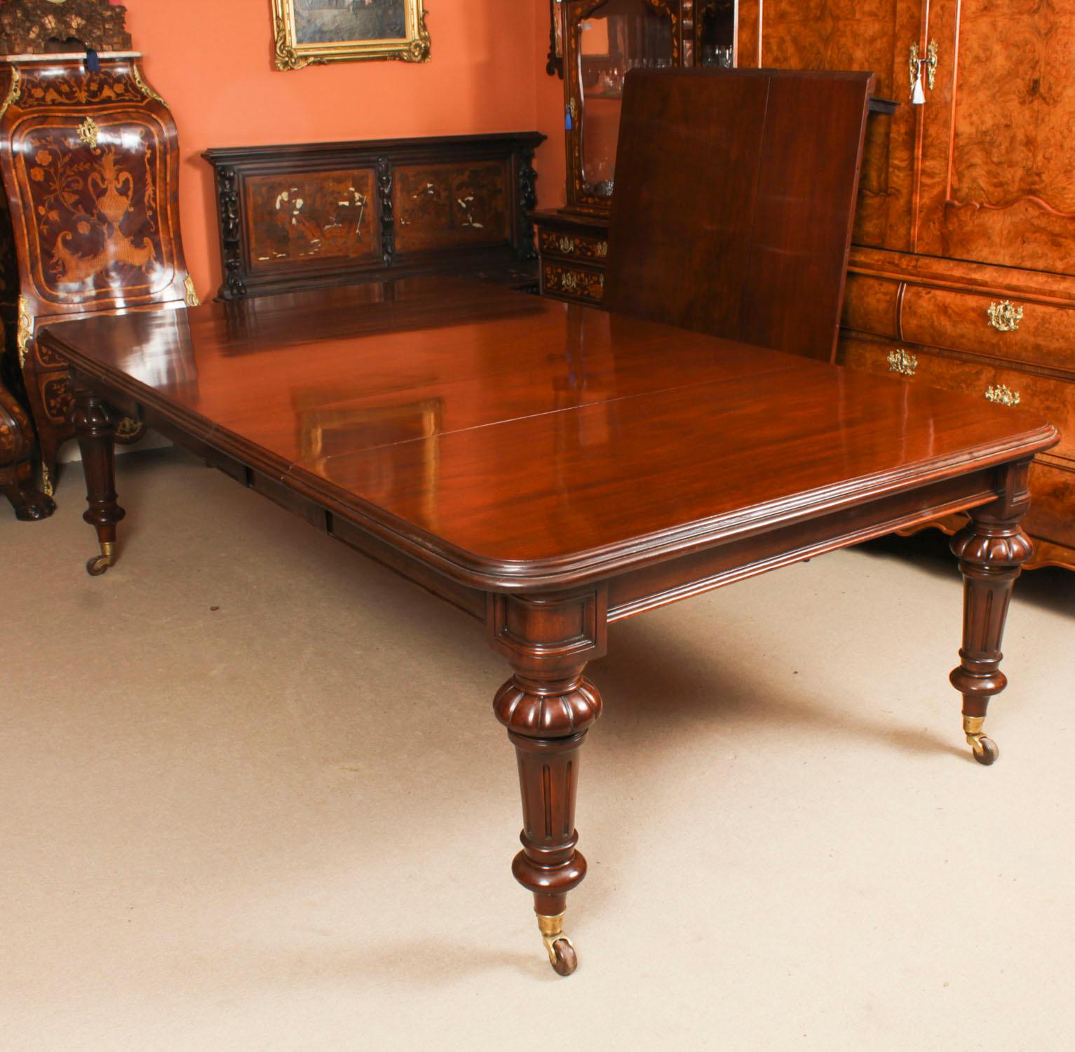 Mid-19th Century Antique 19th C 12ft Flame Mahogany Extending Dining Table & 12 chairs
