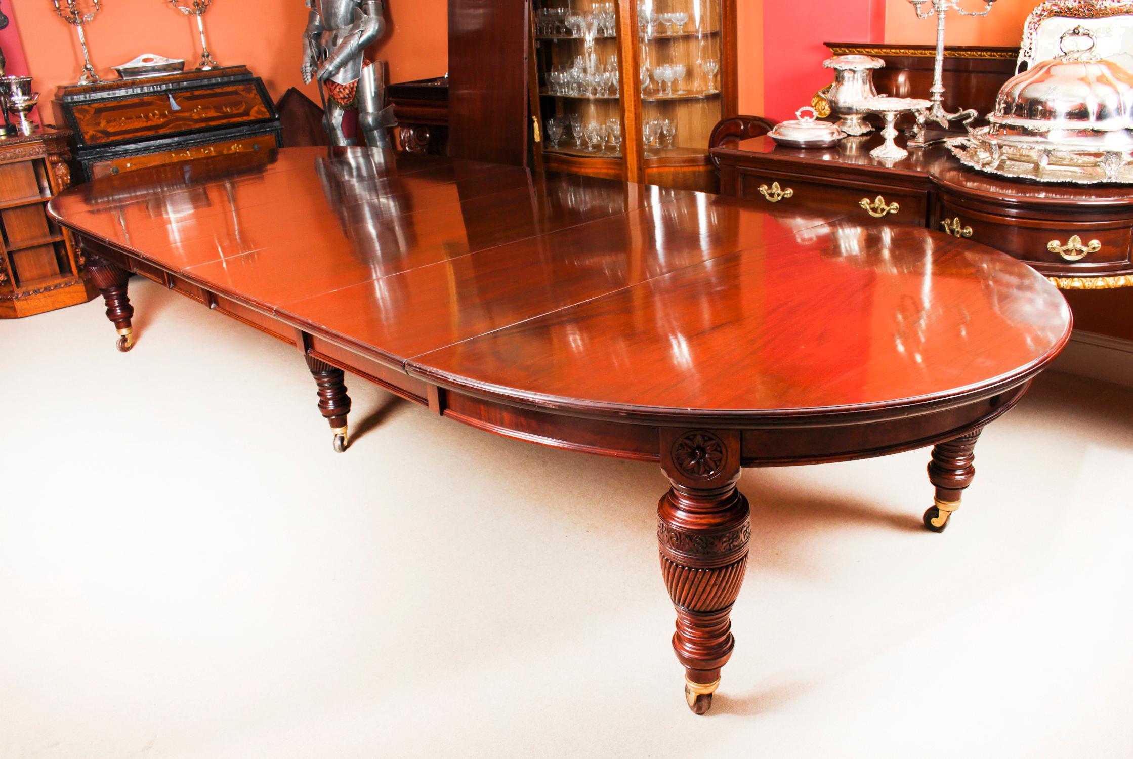 Antique 19th C 16ft Flame Mahogany Extending Dining Table & 16 chairs In Good Condition In London, GB