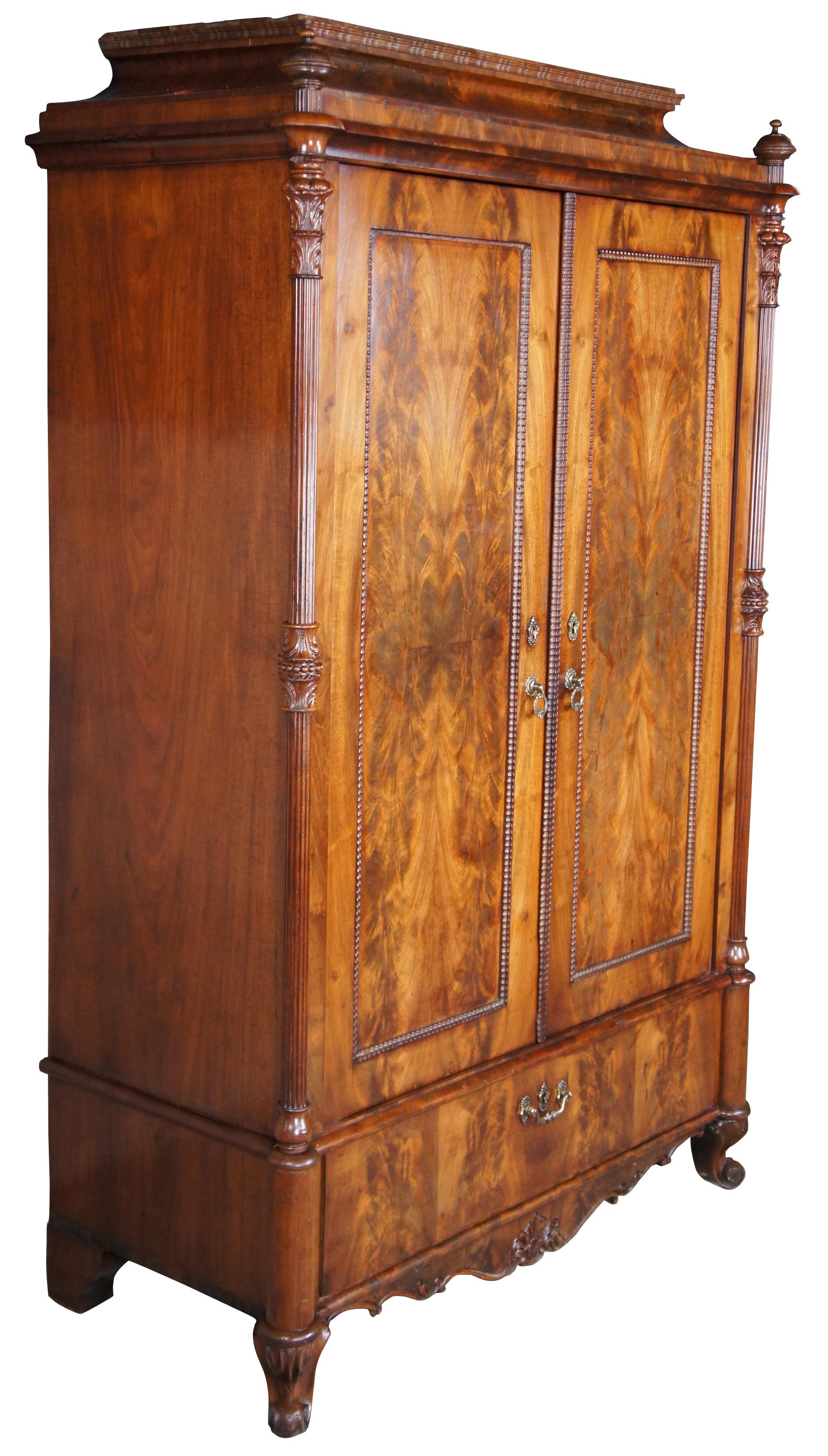 Ancienne armoire de style Empire américain crotch en acajou du 19ème siècle Press Bon état - En vente à Dayton, OH