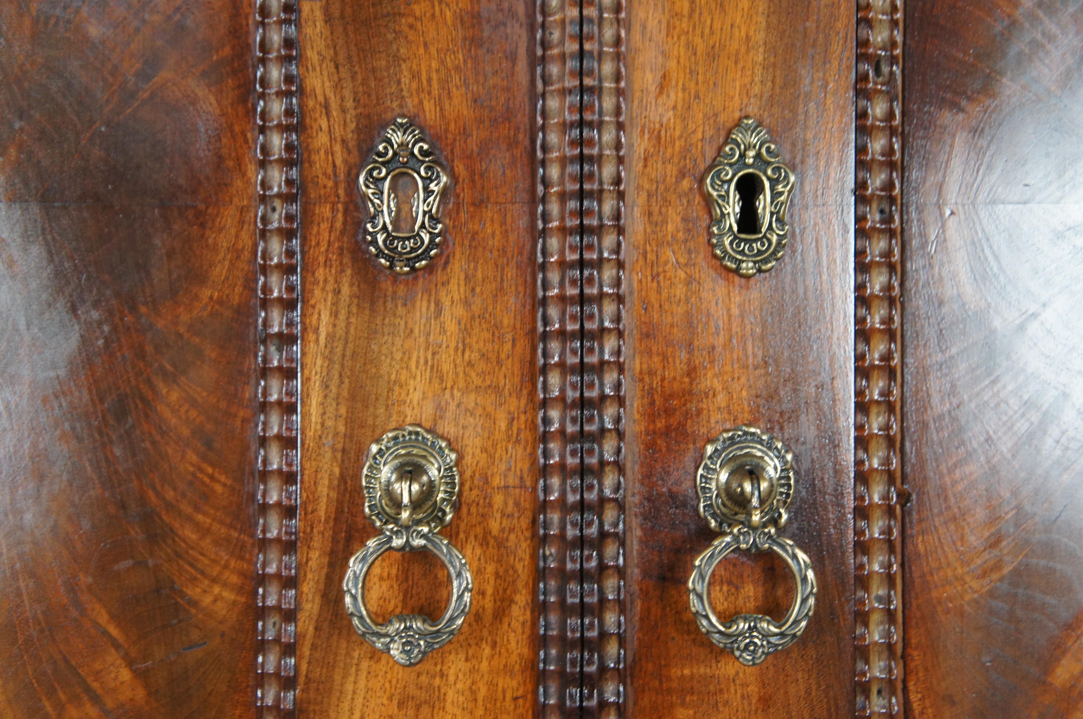 Ancienne armoire de style Empire américain crotch en acajou du 19ème siècle Press en vente 1