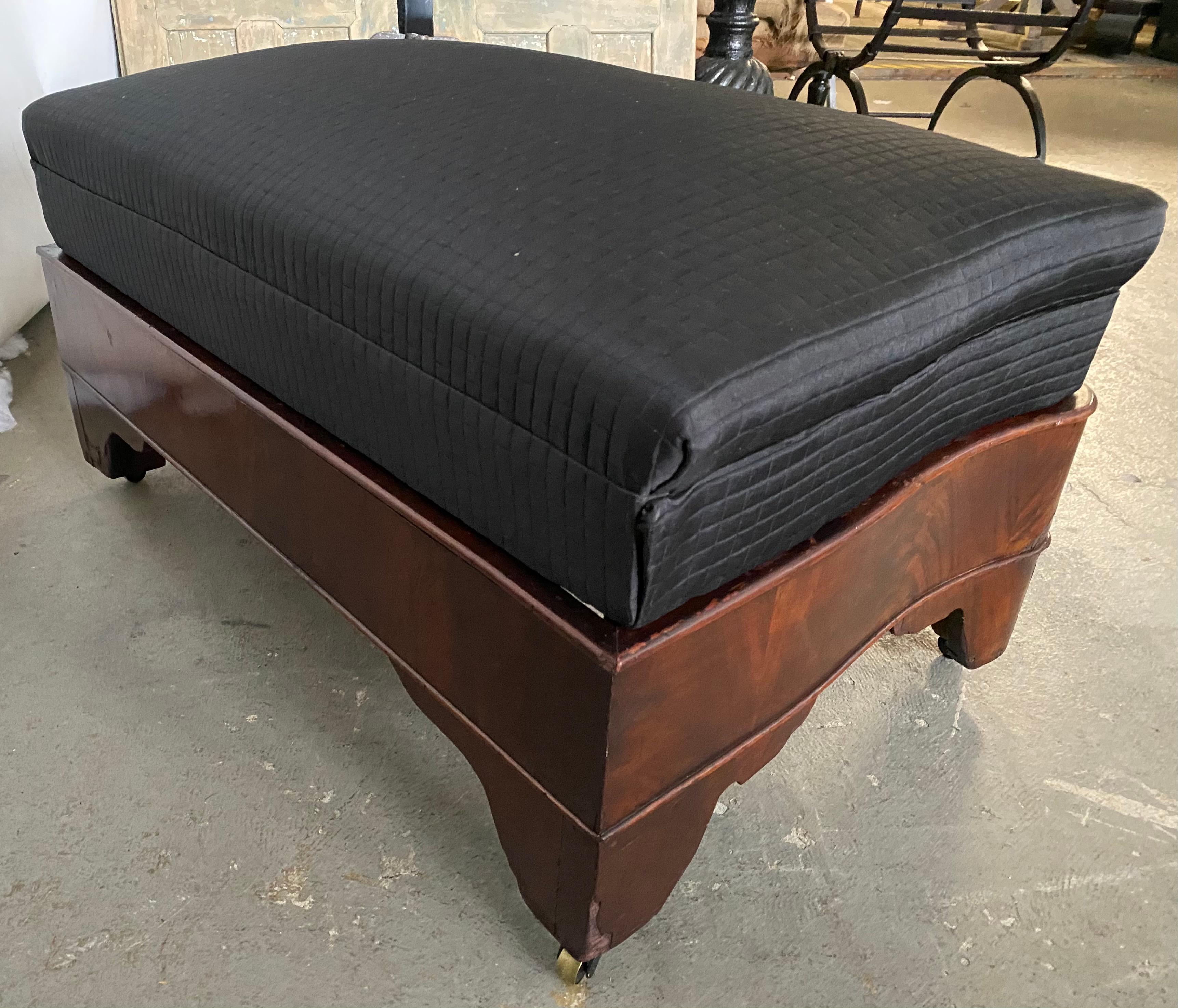 Antique 19th Century American Empire Ottoman In Good Condition For Sale In Sheffield, MA