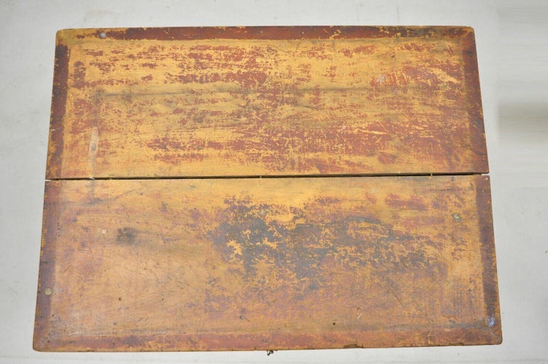 Antique 19th C American Primitive Wooden Distressed Paint Storage Tool Work Box In Distressed Condition For Sale In Philadelphia, PA