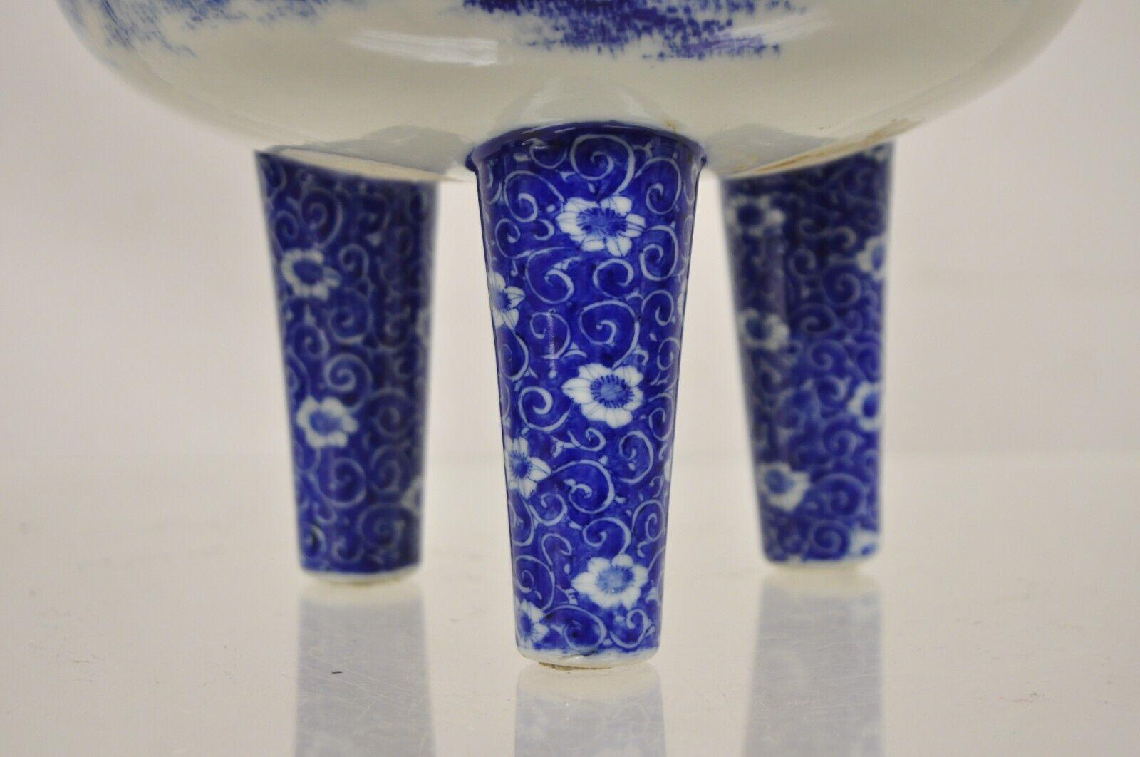 Antique 19th C Blue and White Chinese Porcelain Footed Incense Burner In Good Condition For Sale In Philadelphia, PA