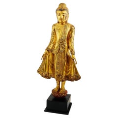 Antica statua di Buddha Mandalay della Birmania del 19° secolo con C.C.