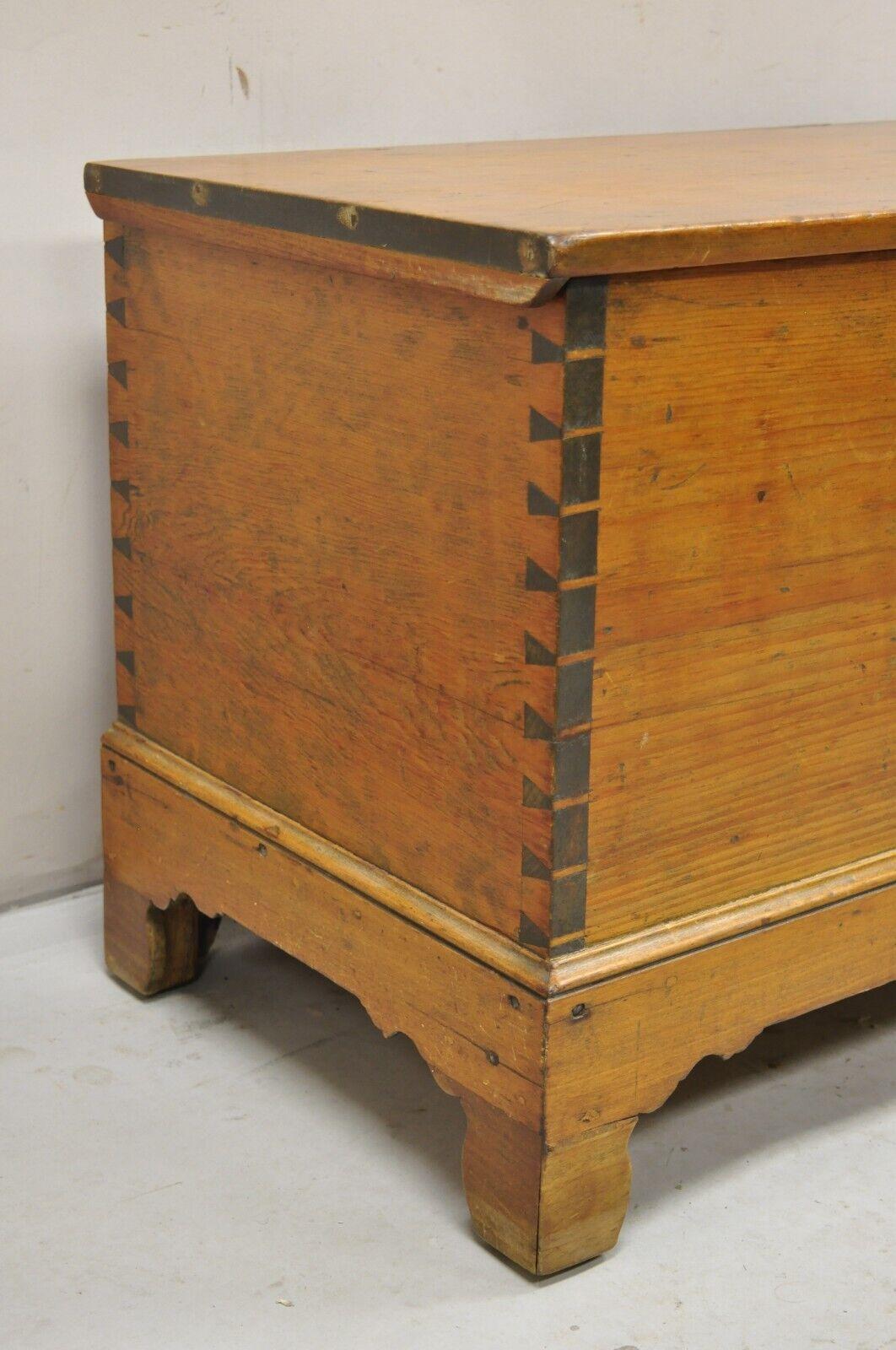 Antique 19th C Chestnut Dovetailed Primitive Wooden Storage Blanket Chest Trunk In Good Condition For Sale In Philadelphia, PA