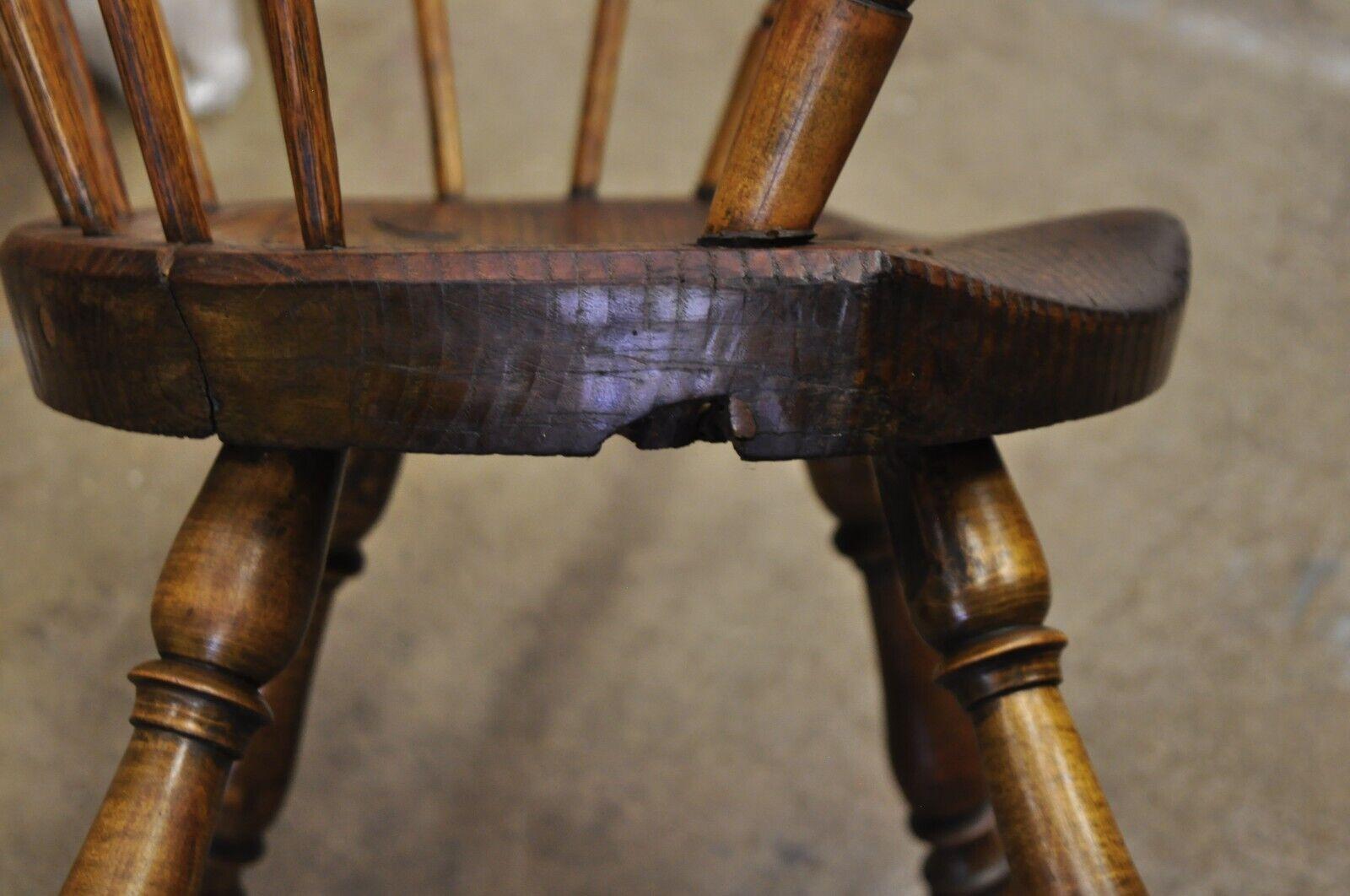 Antique 19th C Chestnut & Oak Wood Primitive Small Bowed Windsor Arm Chair For Sale 3