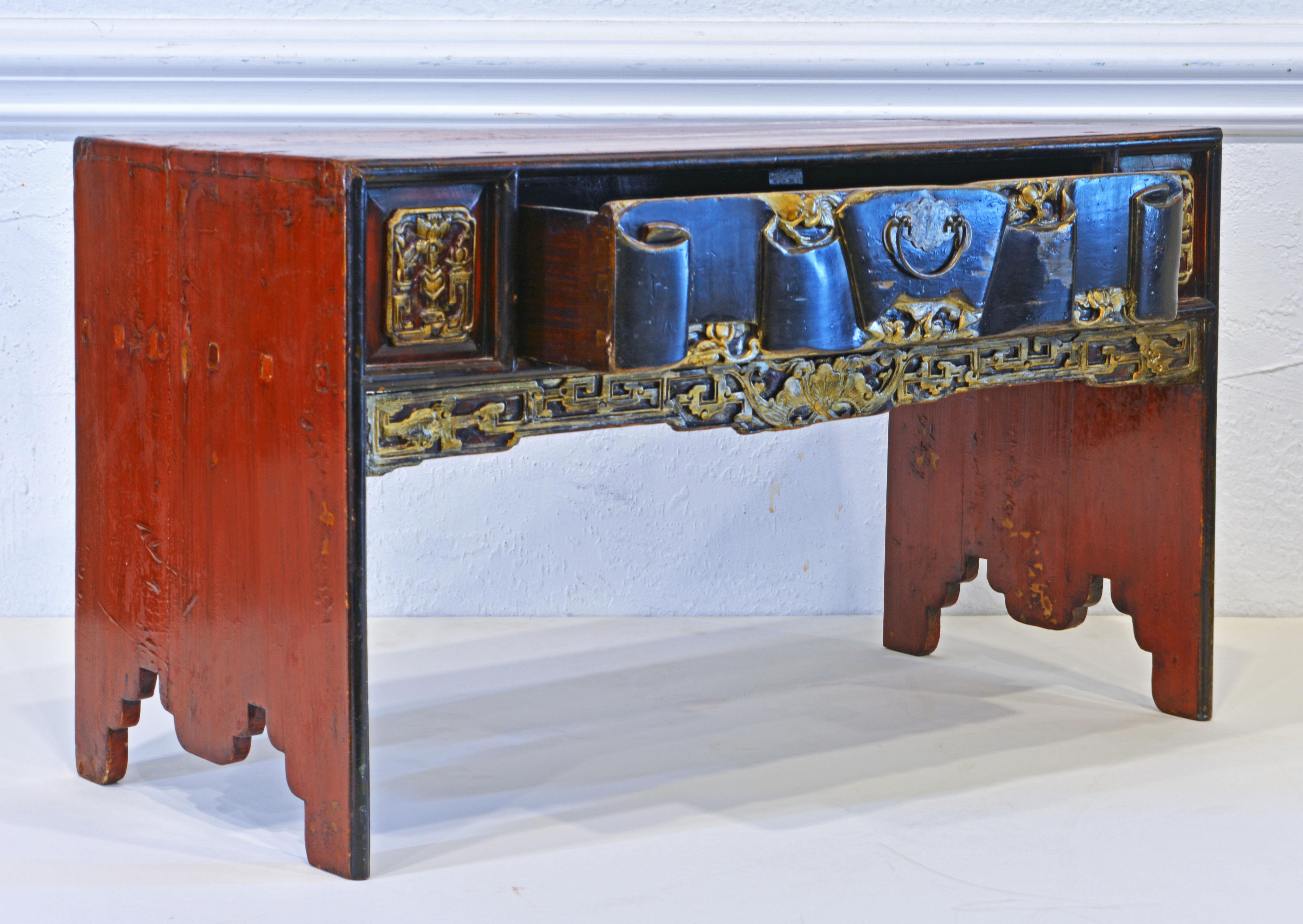 Antique 19th C. Chinese Carved Lacquer and Gilt Altar and Dislay Table In Good Condition In Ft. Lauderdale, FL