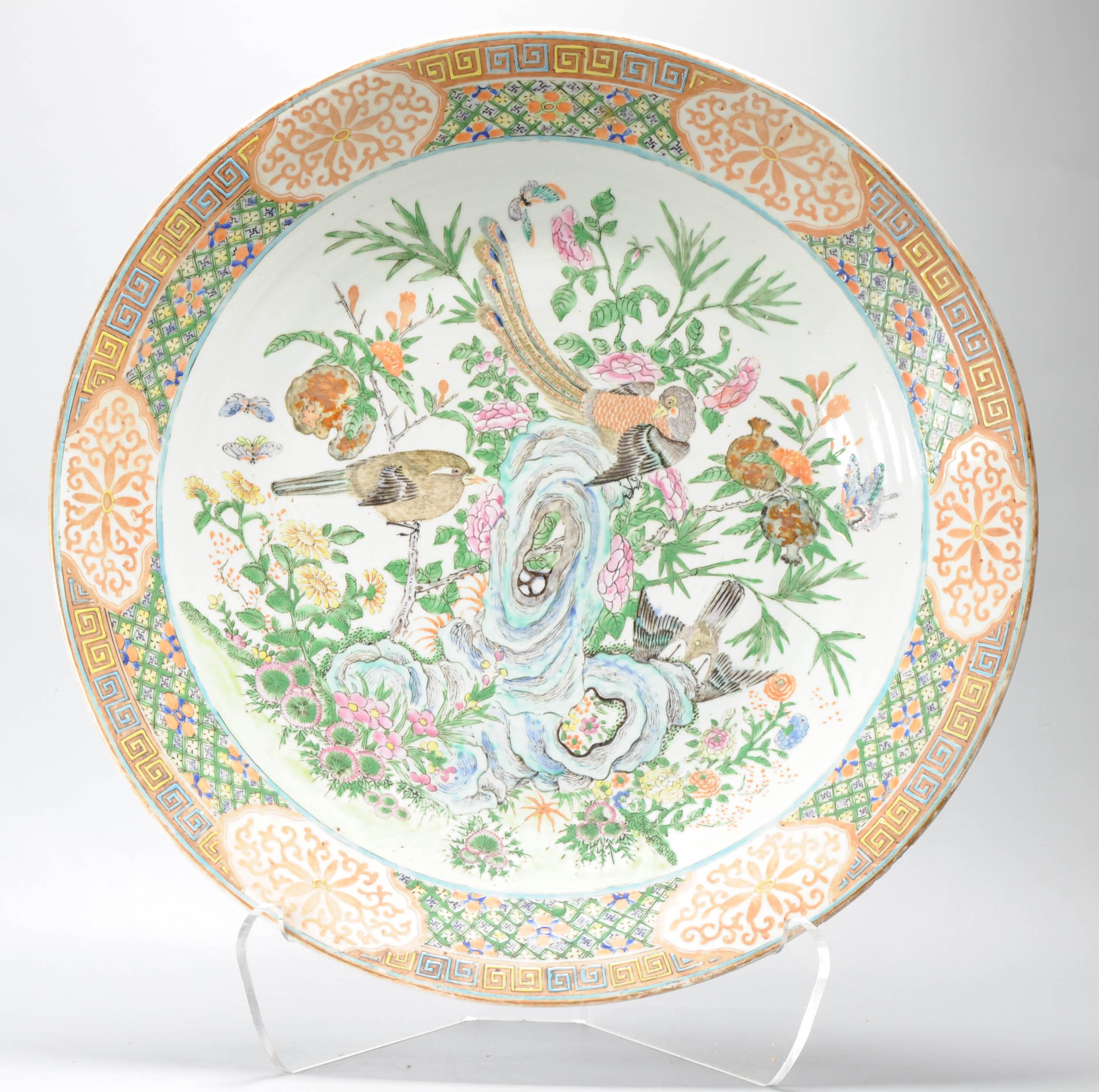 Anciennes assiettes figuratives cantonaises en porcelaine chinoise du 19ème siècle Qing Daoguang Bon état - En vente à Amsterdam, Noord Holland