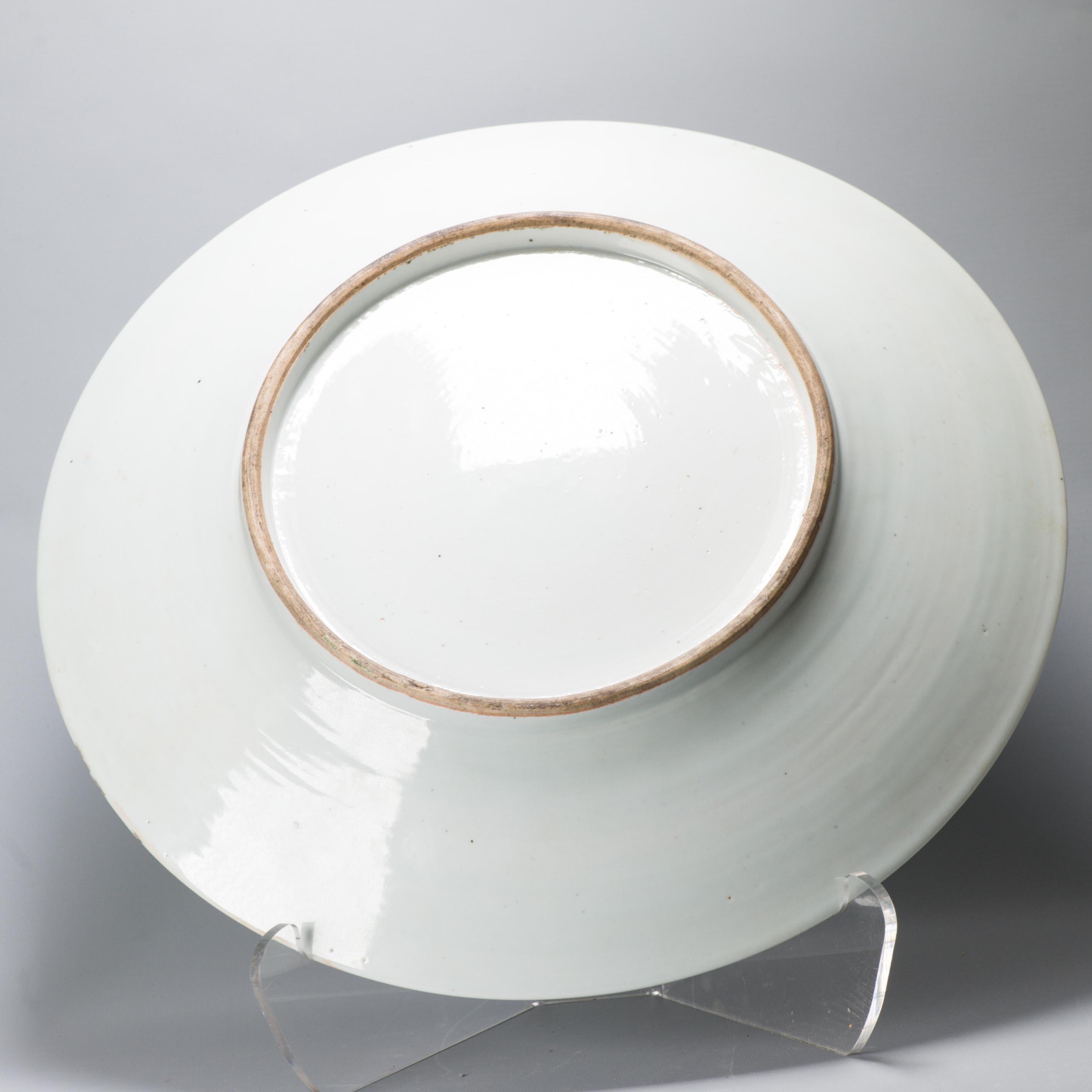 Anciennes assiettes figuratives cantonaises en porcelaine chinoise du 19ème siècle Qing Daoguang en vente 2