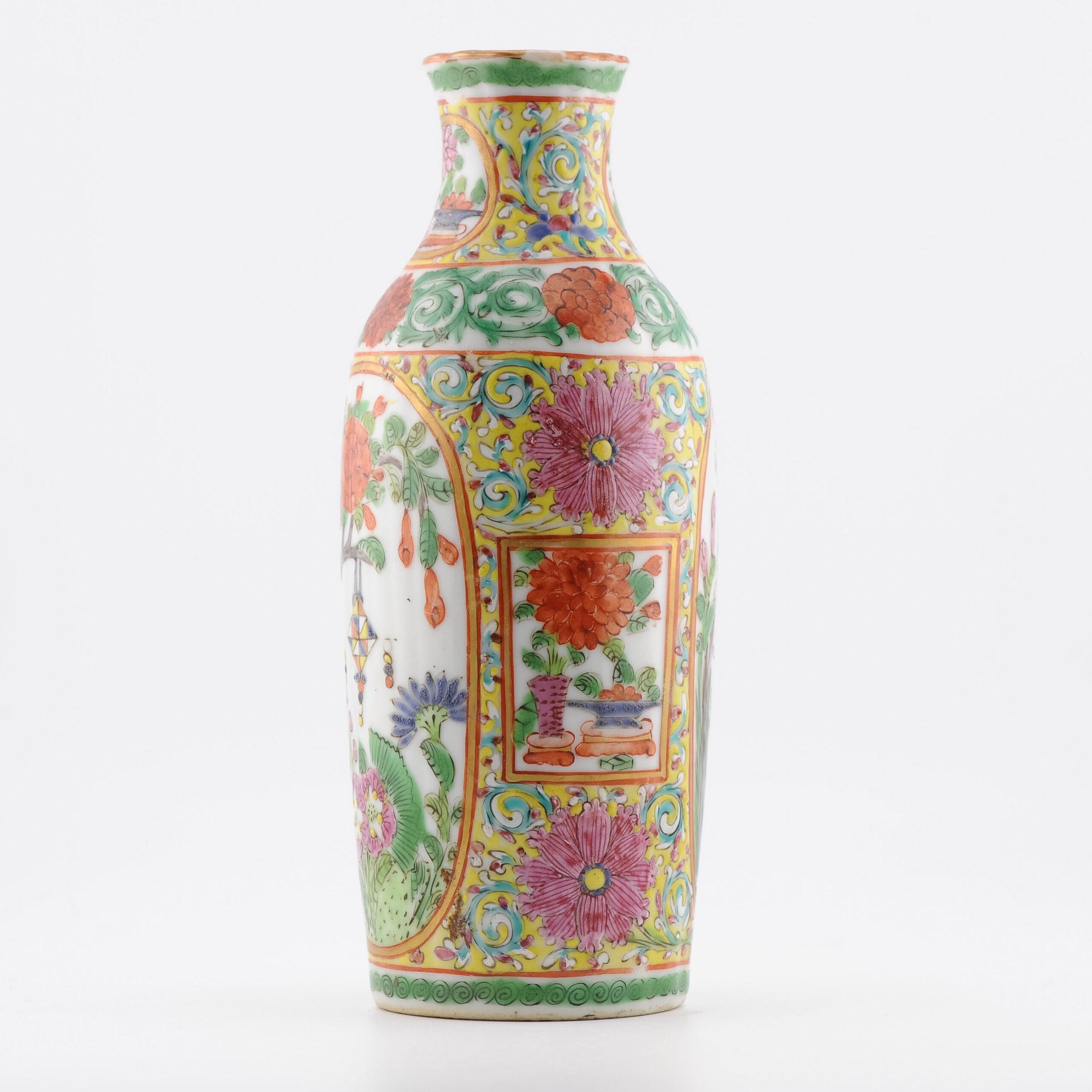 Objets floraux cantonés anciens en porcelaine chinoise du 19ème siècle Qing Daoguang en vente 4