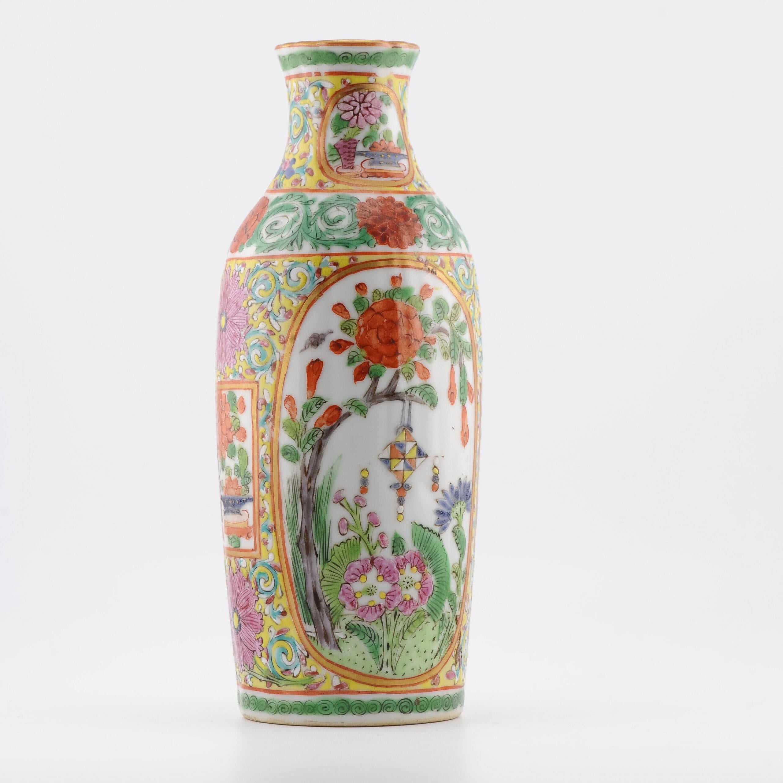 Porcelaine Objets floraux cantonés anciens en porcelaine chinoise du 19ème siècle Qing Daoguang en vente