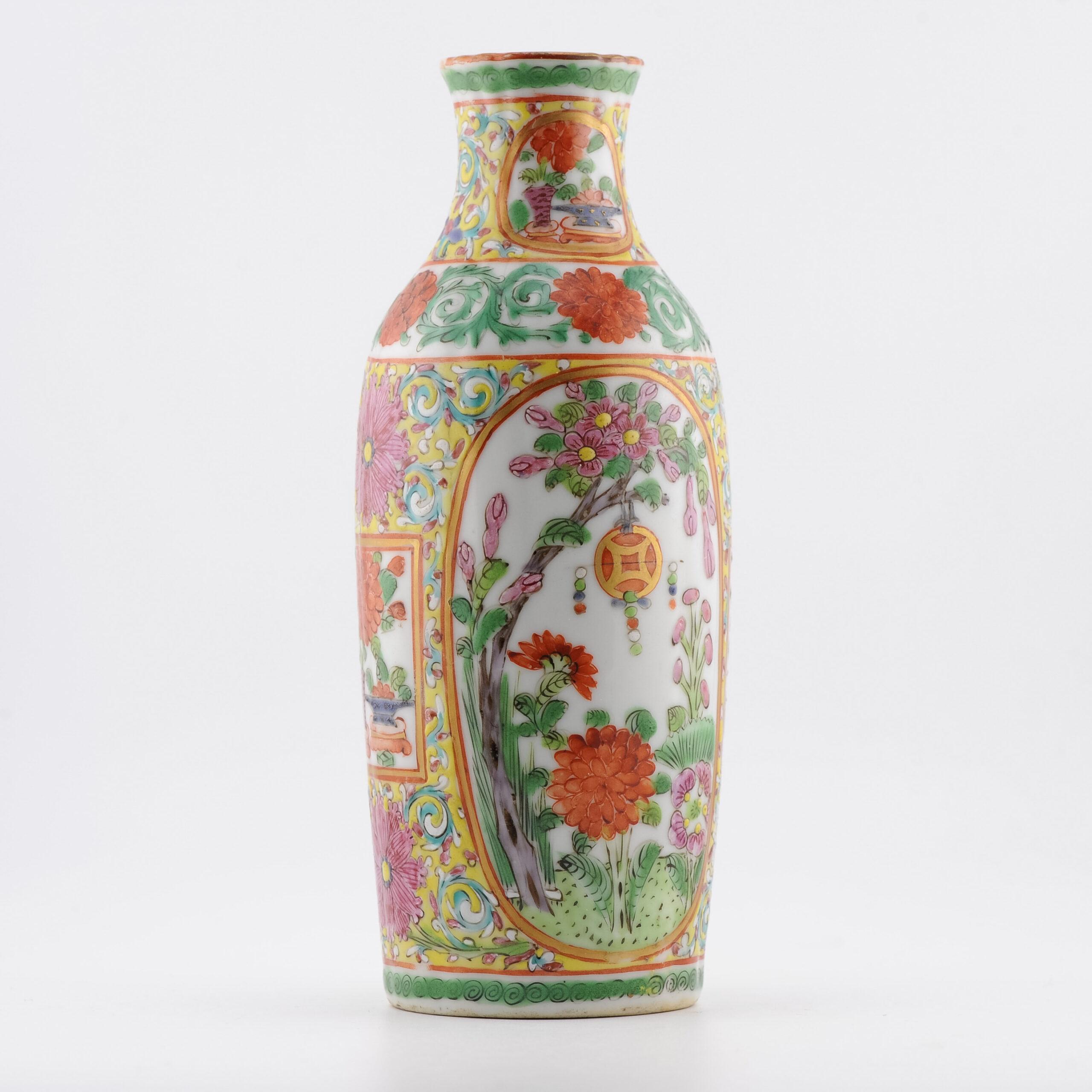 Objets floraux cantonés anciens en porcelaine chinoise du 19ème siècle Qing Daoguang en vente 3