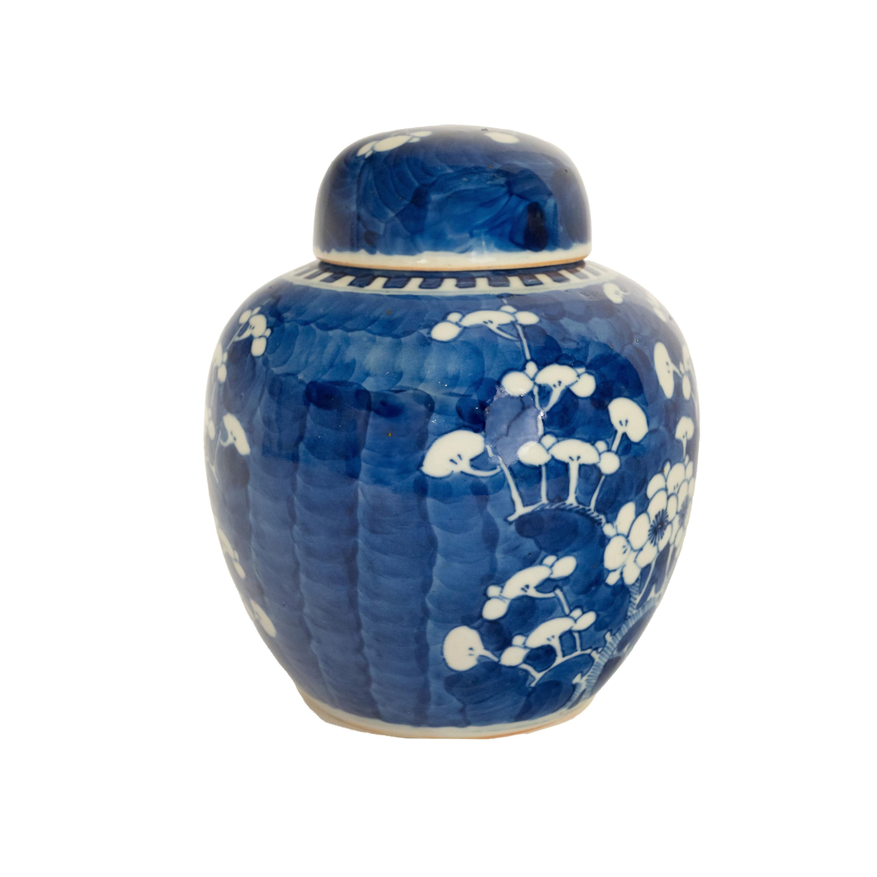 Vernissé Ancienne jarre de jarre à gingembre bleu et blanc en porcelaine de Qing du 19e siècle, Kangxi 1850