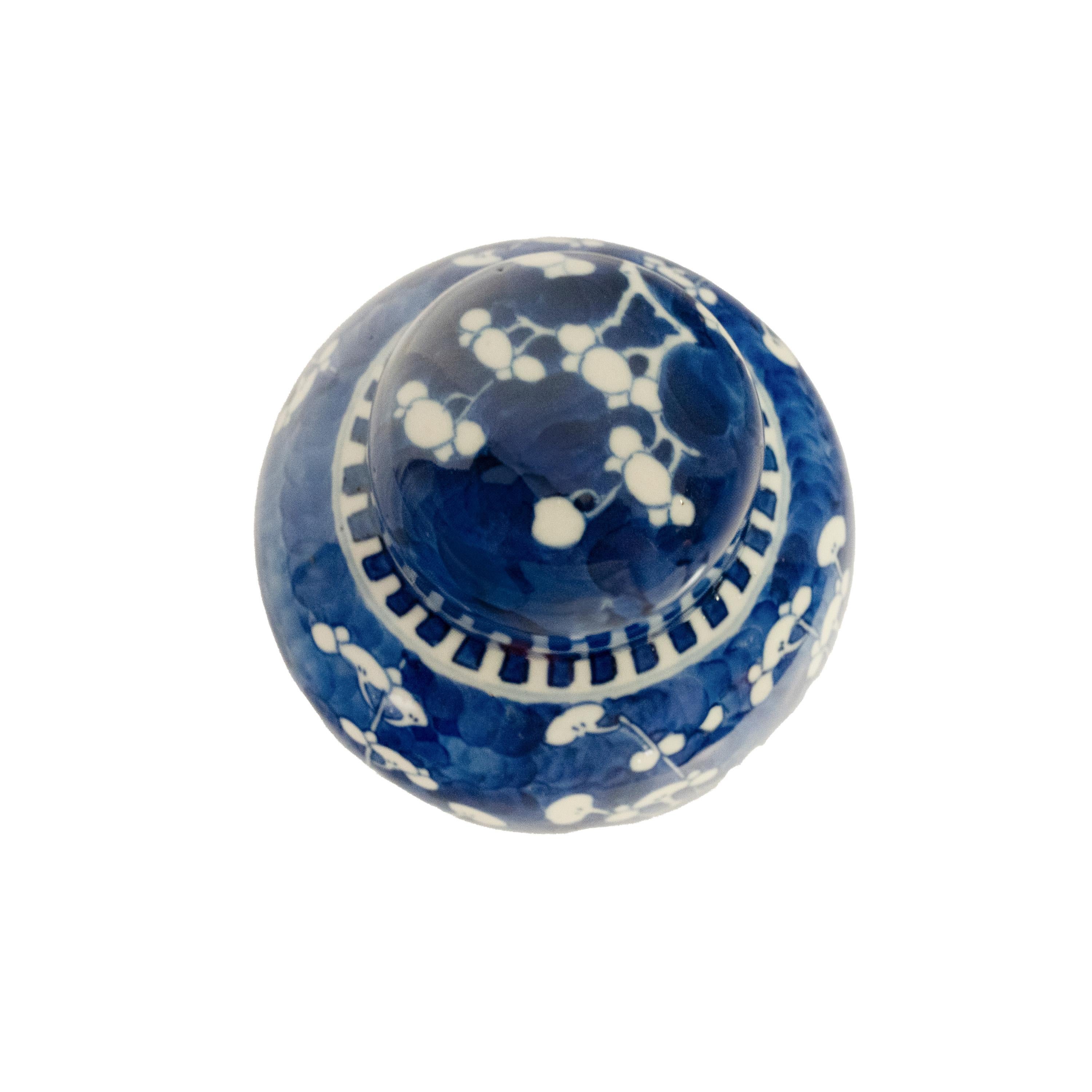 Milieu du XIXe siècle Ancienne jarre de jarre à gingembre bleu et blanc en porcelaine de Qing du 19e siècle, Kangxi 1850