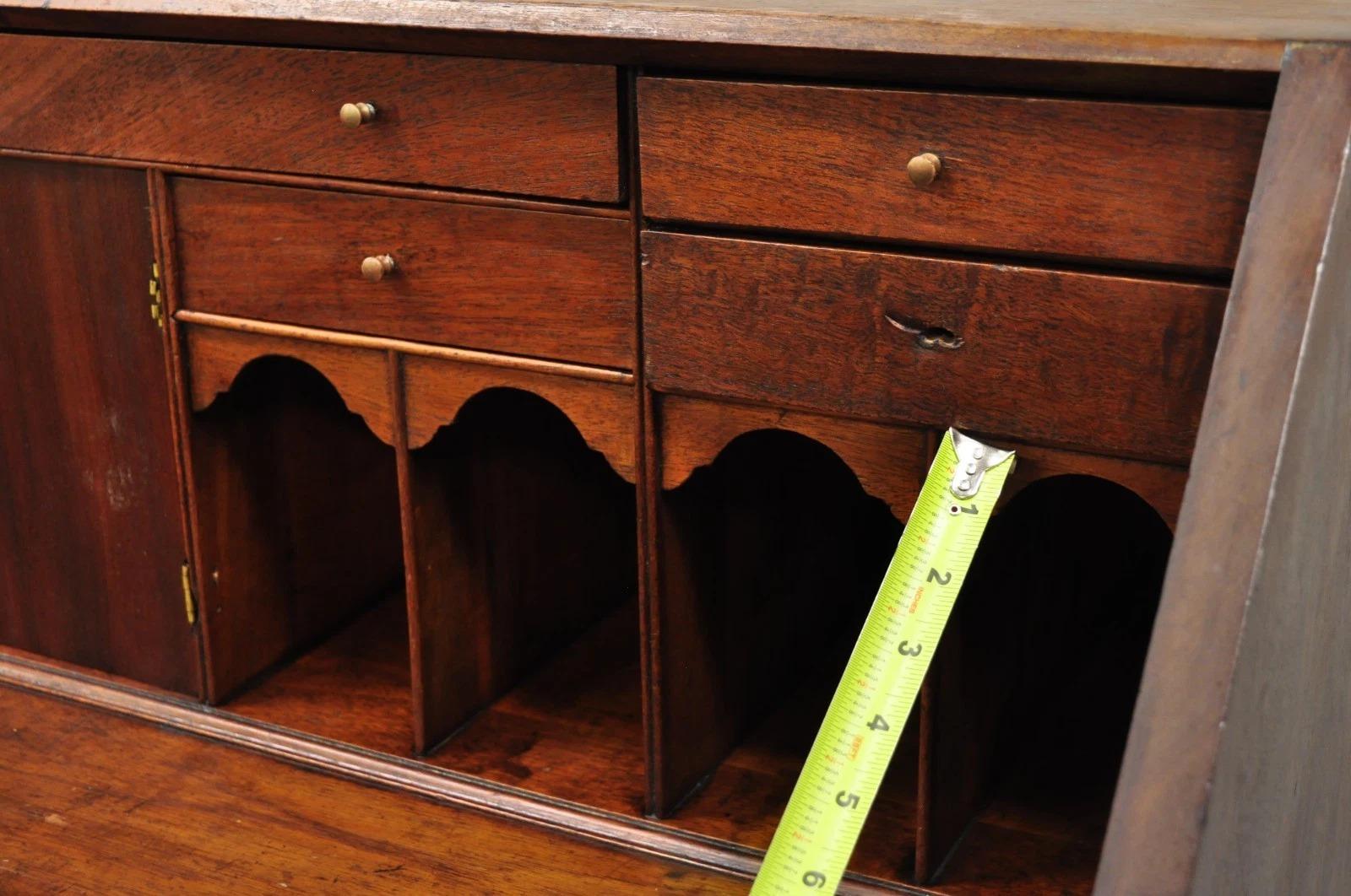 Antica scrivania Chippendale George III in mogano a fronte obliqua del 19° secolo in vendita 2