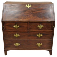 Antica scrivania Chippendale George III in mogano a fronte obliqua del 19° secolo