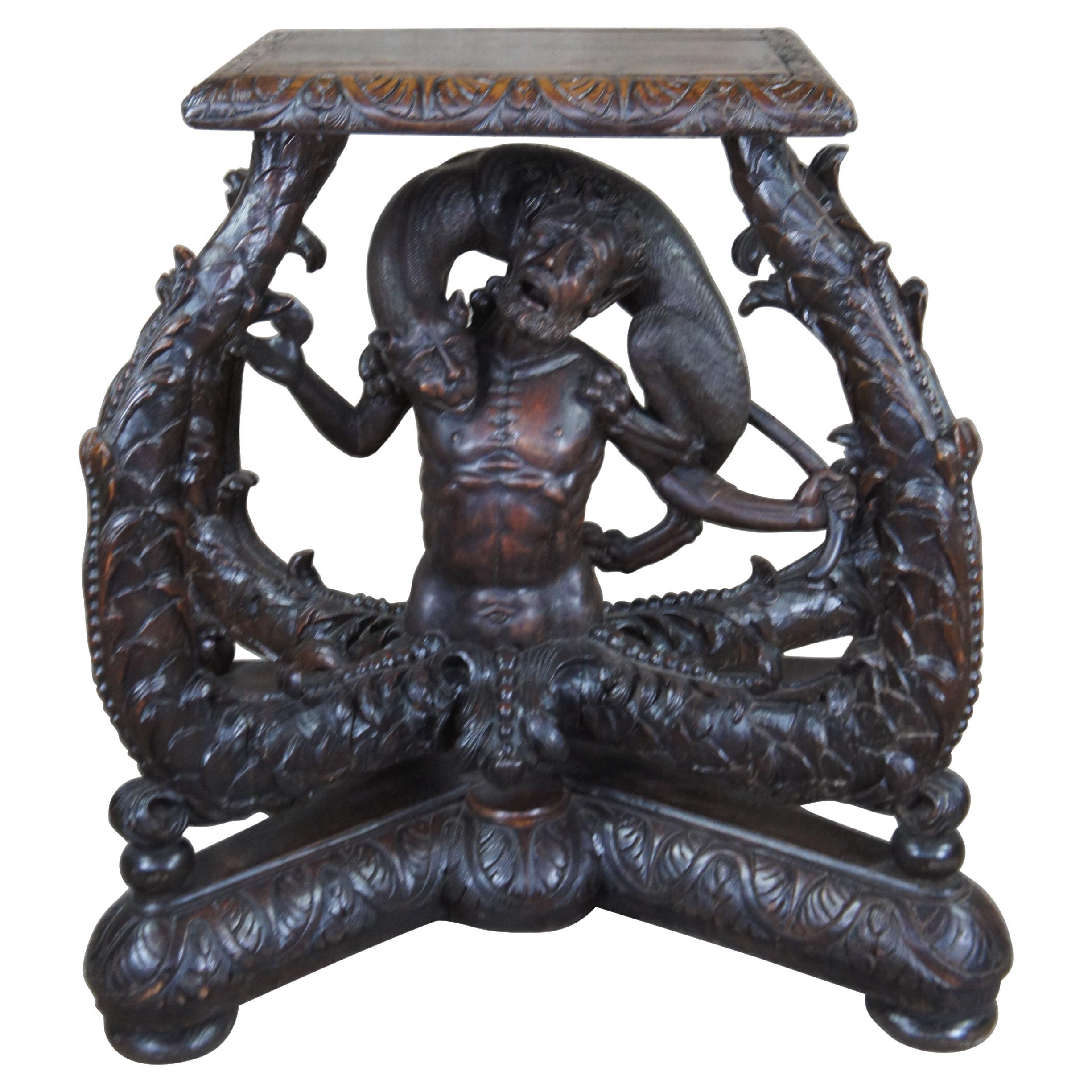 Ancien support de table à piédestal en chêne continental sculpté du 19ème siècle, panthère d'homme