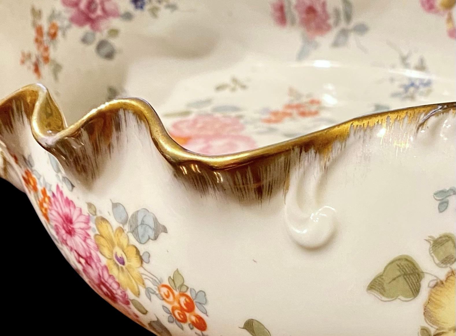 Doré A.I.C. Dresden Porcelain Center Bowl décorations florales et dorées en vente