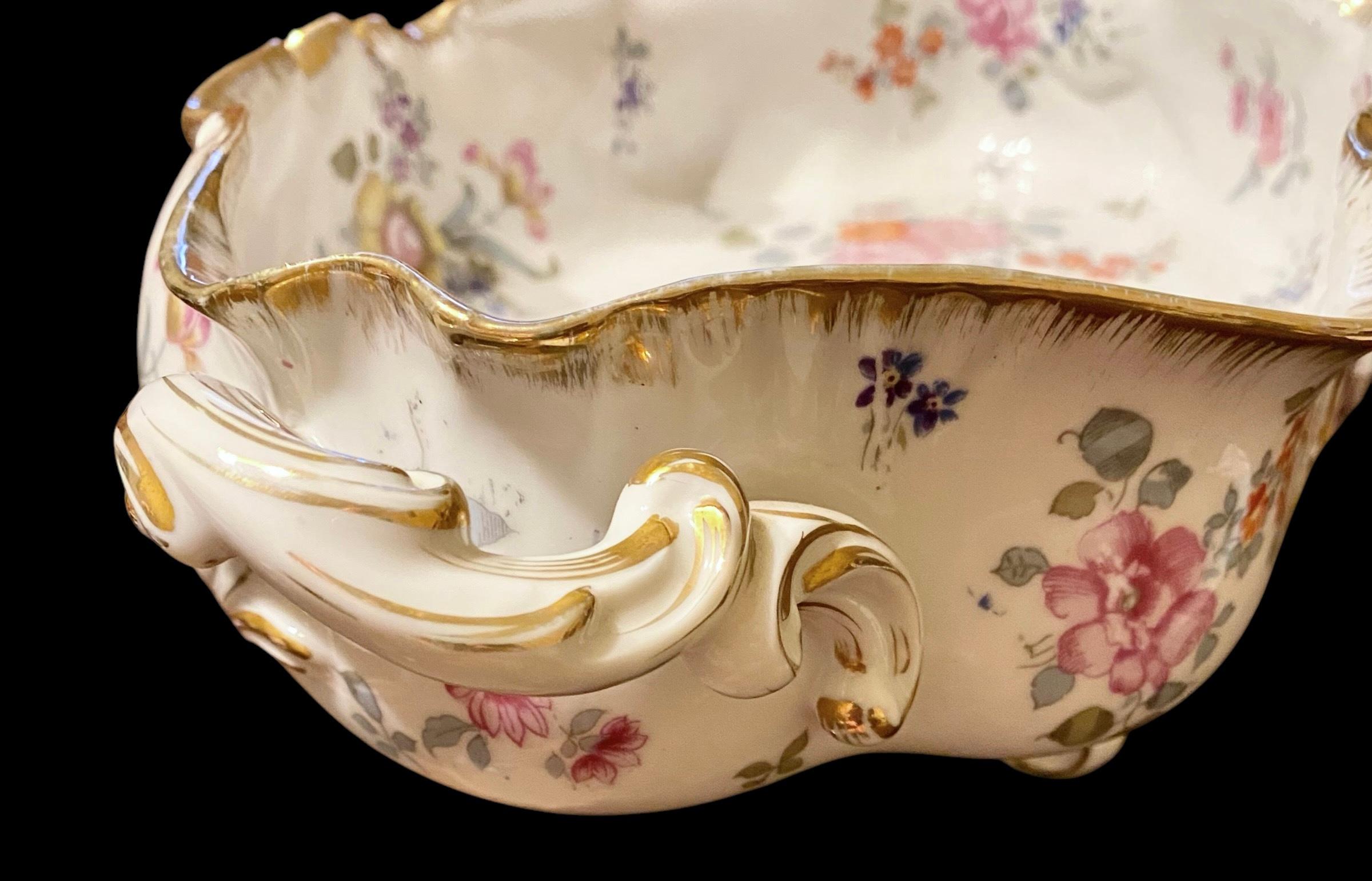 Cuivre A.I.C. Dresden Porcelain Center Bowl décorations florales et dorées en vente