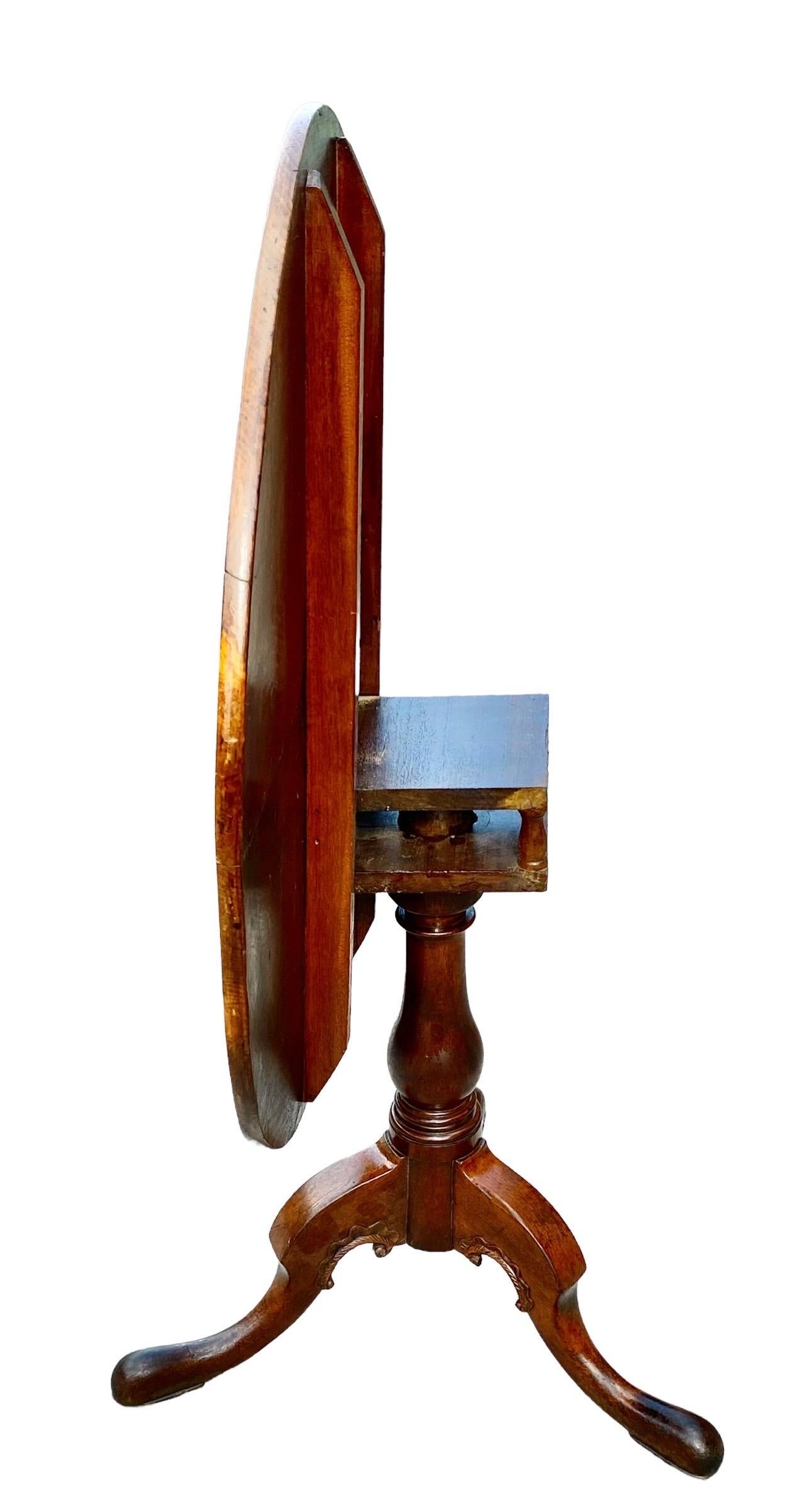 Antique 19th C. English Carved Mahogany Revolving Tilt Top Table In Good Condition In New Orleans, LA