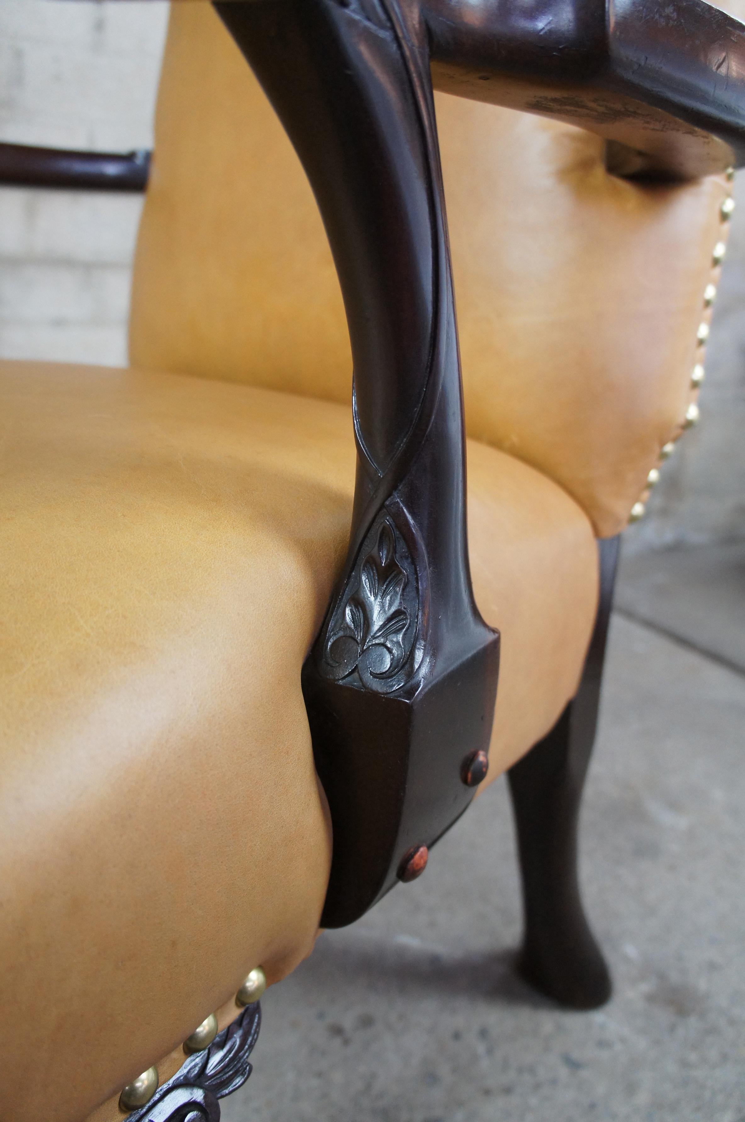 Antiker englischer Chippendale-Sessel aus geschnitztem Mahagoni-Leder mit Kugelklaue im Angebot 6
