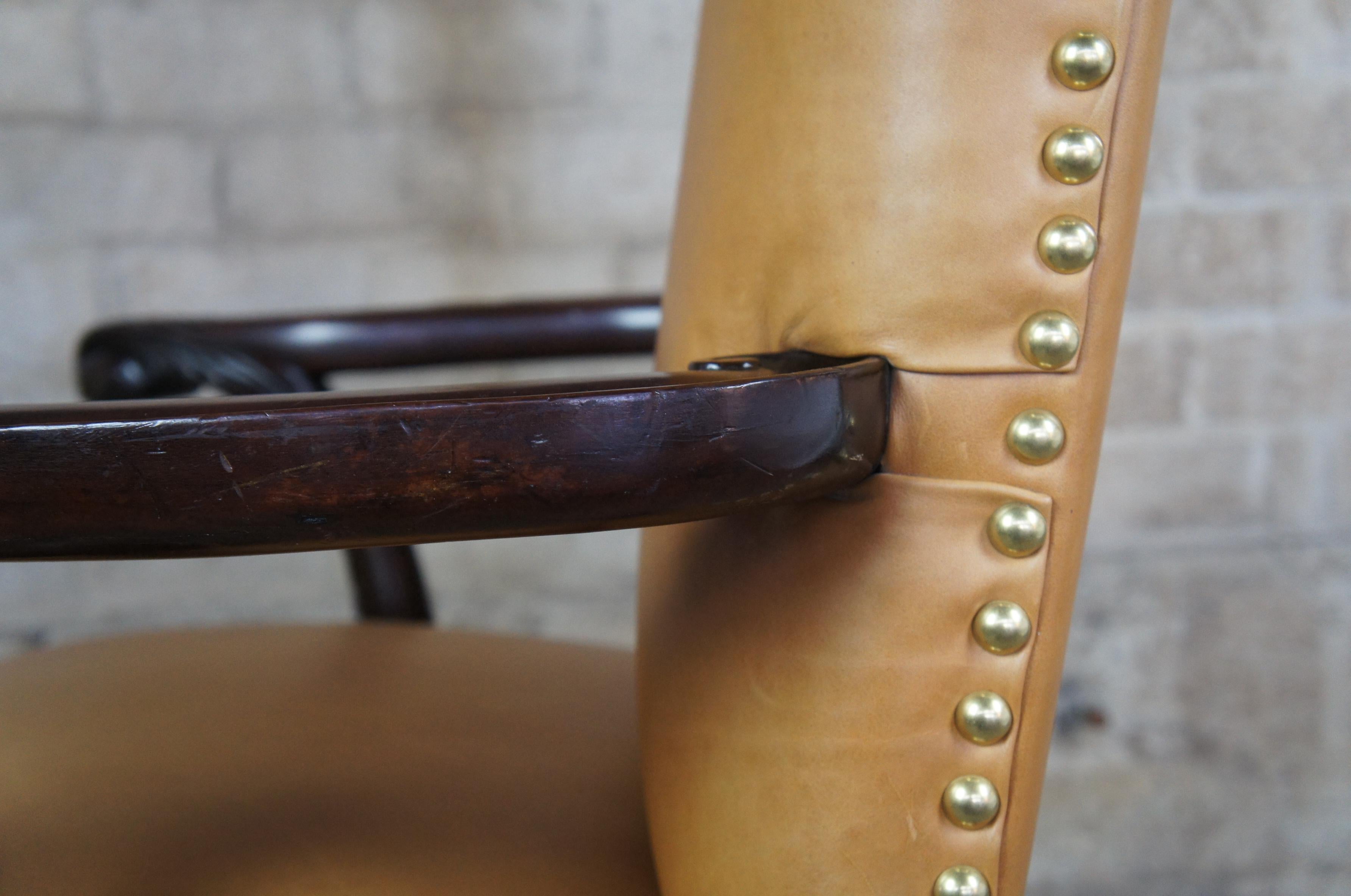 Antiker englischer Chippendale-Sessel aus geschnitztem Mahagoni-Leder mit Kugelklaue im Angebot 5