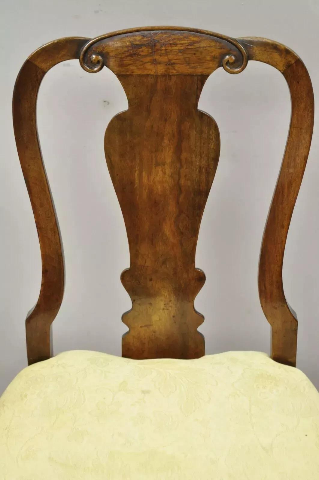 Inconnu A.I.C. Queen Anne Burr Walnut Splat Back Dining Side Chair (chaise de salle à manger à dossier épais) en vente
