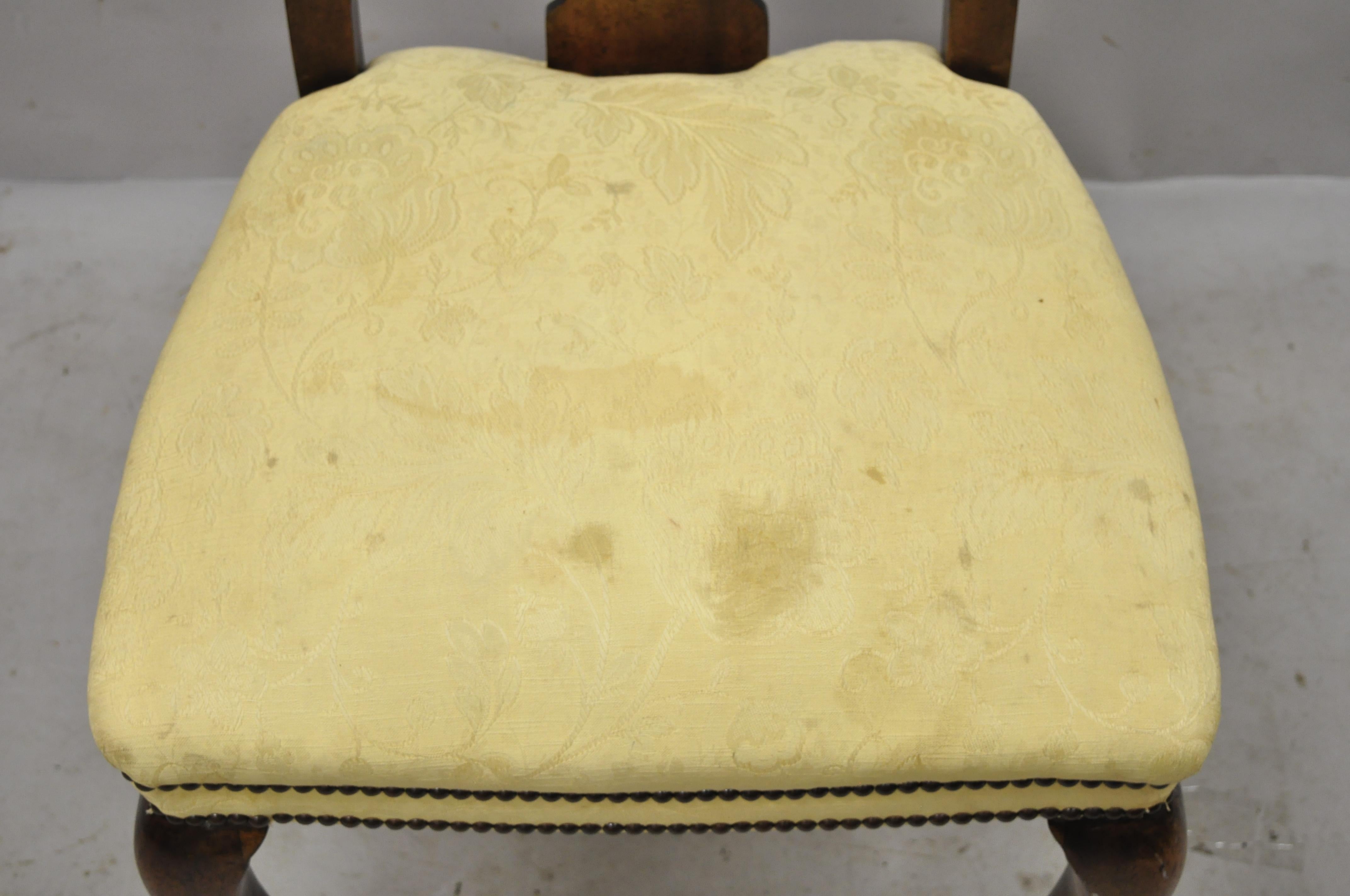 Antique 19th Century English Queen Anne Burr Walnut Splat Back Dining Side Chair In Good Condition In Philadelphia, PA