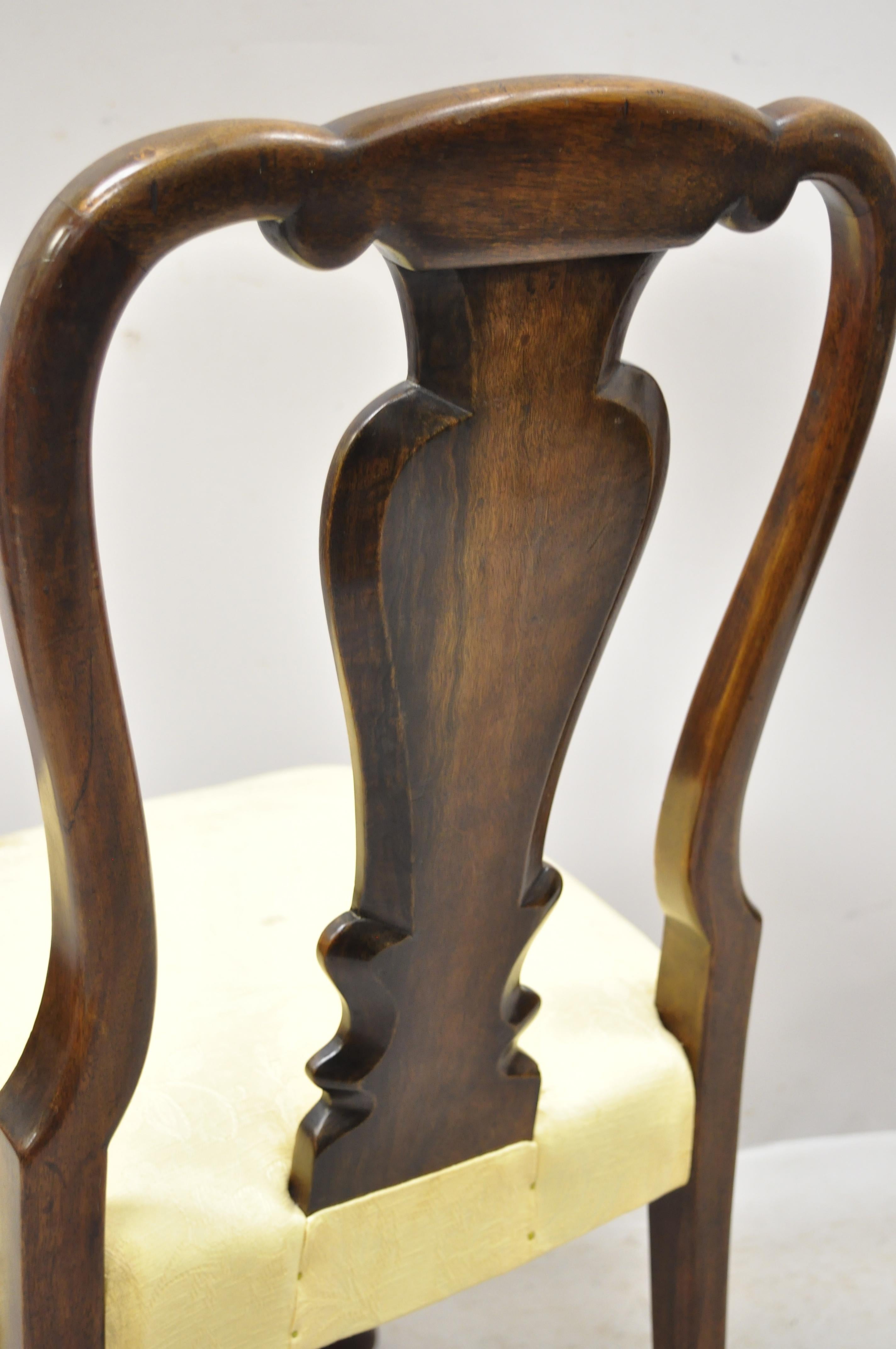 Antiker englischer Queen Anne Burr-Esszimmer-/Beistellstuhl aus Nussbaumholz mit Splat-Rücken aus dem 19. Jahrhundert im Angebot 2