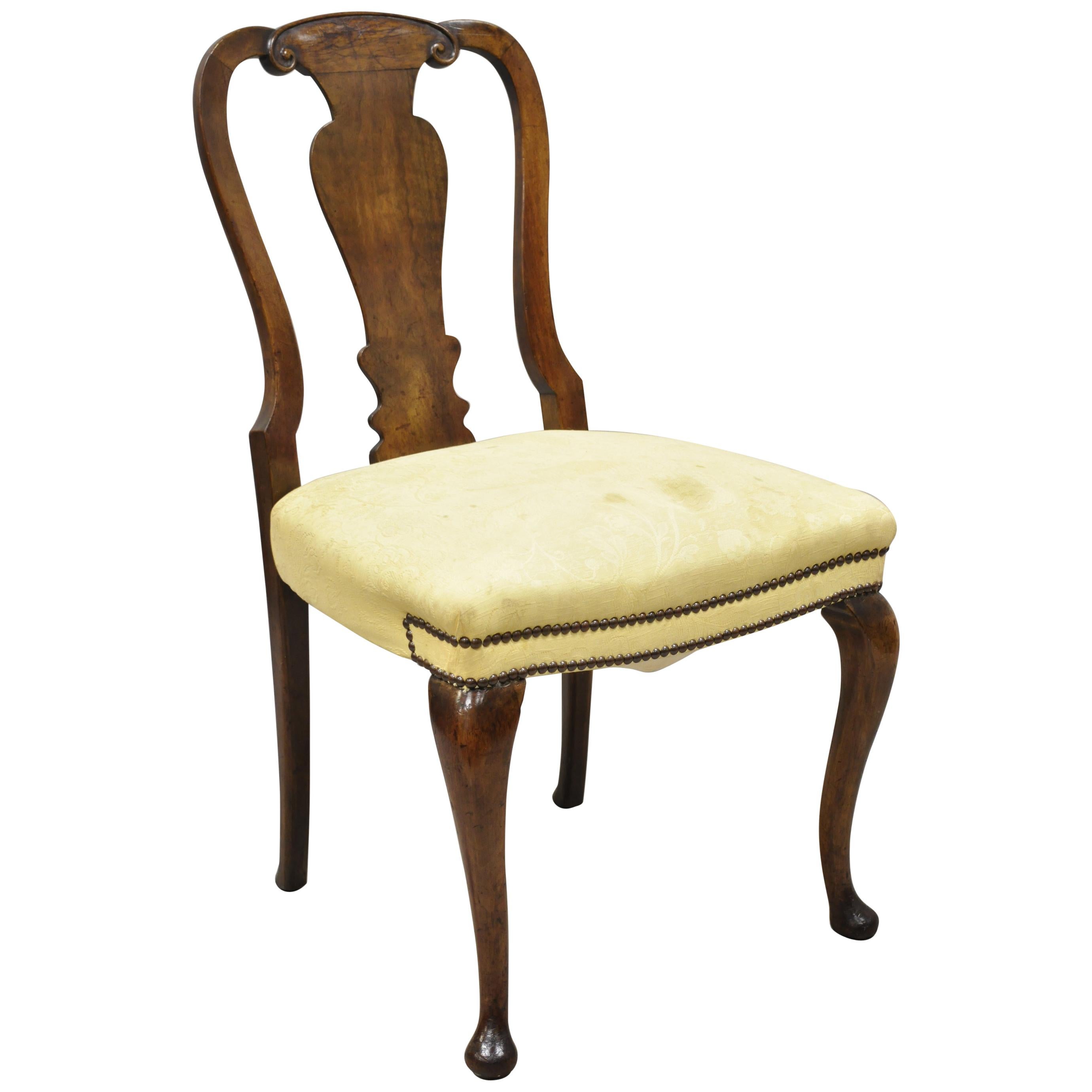 Antiker englischer Queen Anne Burr-Esszimmer-/Beistellstuhl aus Nussbaumholz mit Splat-Rücken aus dem 19. Jahrhundert