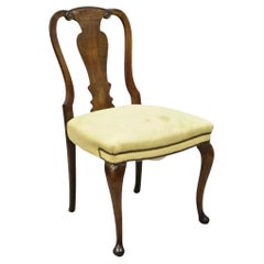 Silla de comedor inglesa antigua del siglo XIX con respaldo de tablilla de nogal de la reina Anne