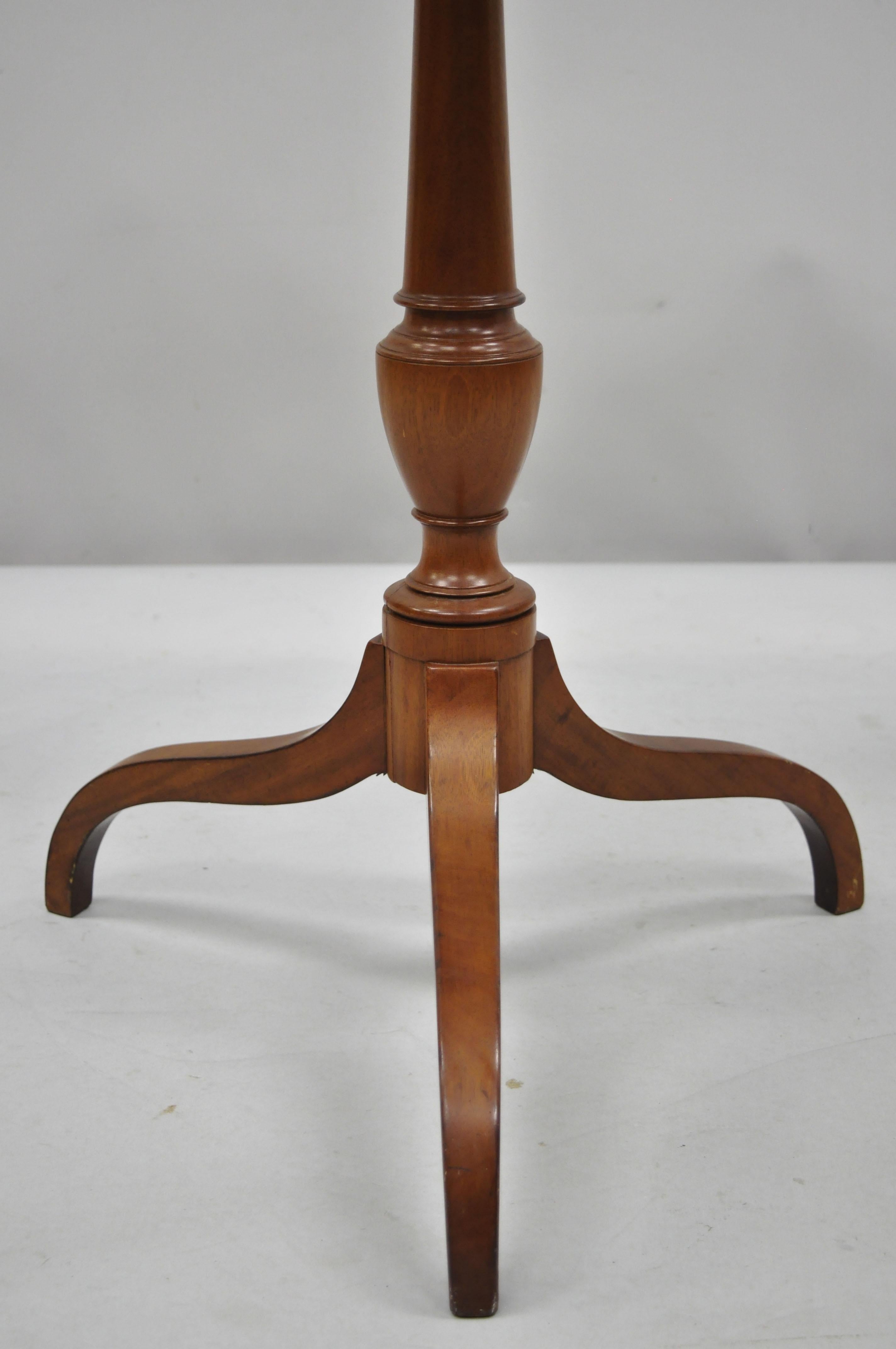 19th Century English Sheraton Mahogany Tilt-Top Tea Table with Shaped Edge Top In Good Condition In Philadelphia, PA