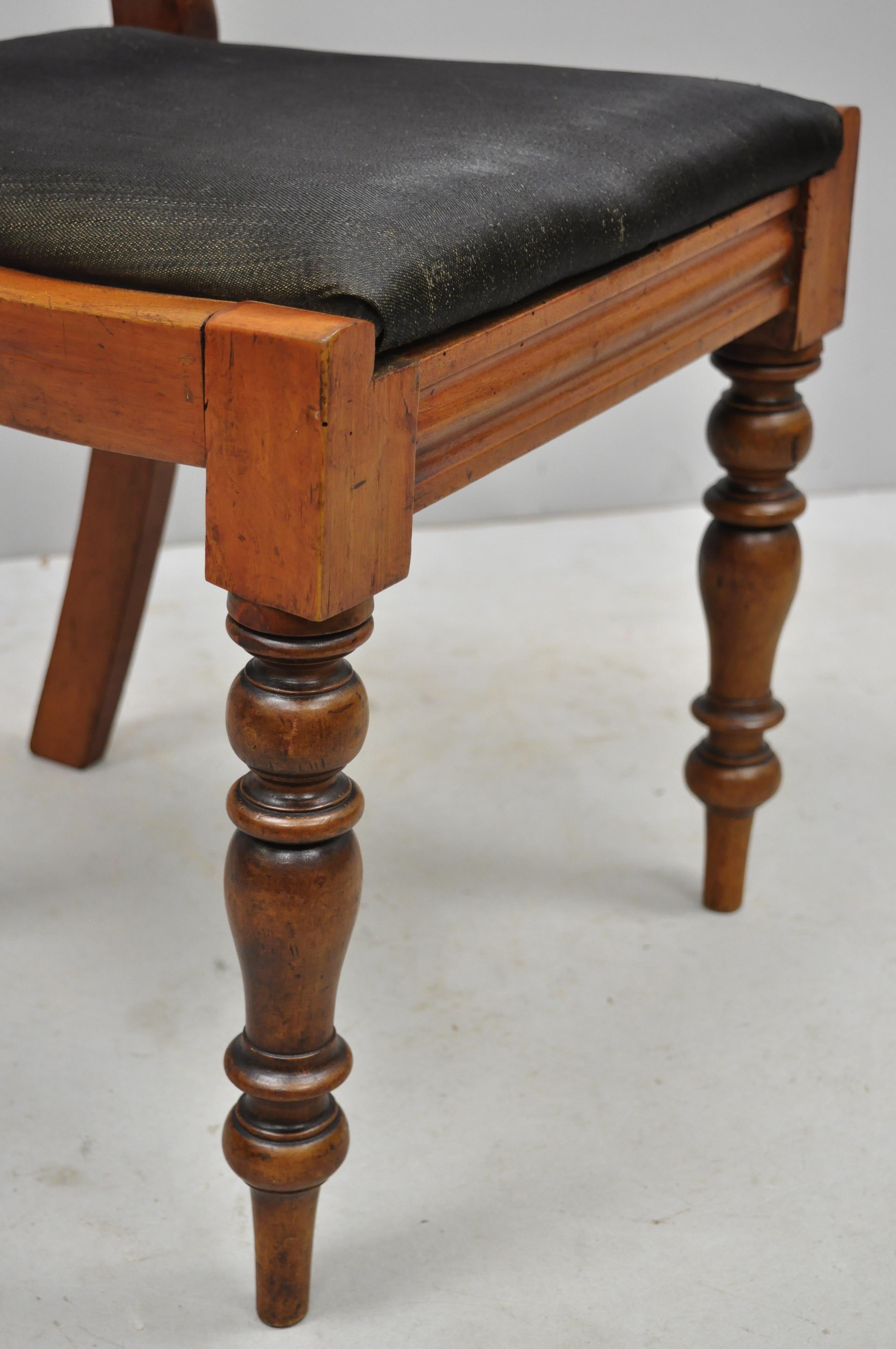 19th Century English Victorian Balloon Back Mahogany Library Side Chair 'A' In Good Condition In Philadelphia, PA