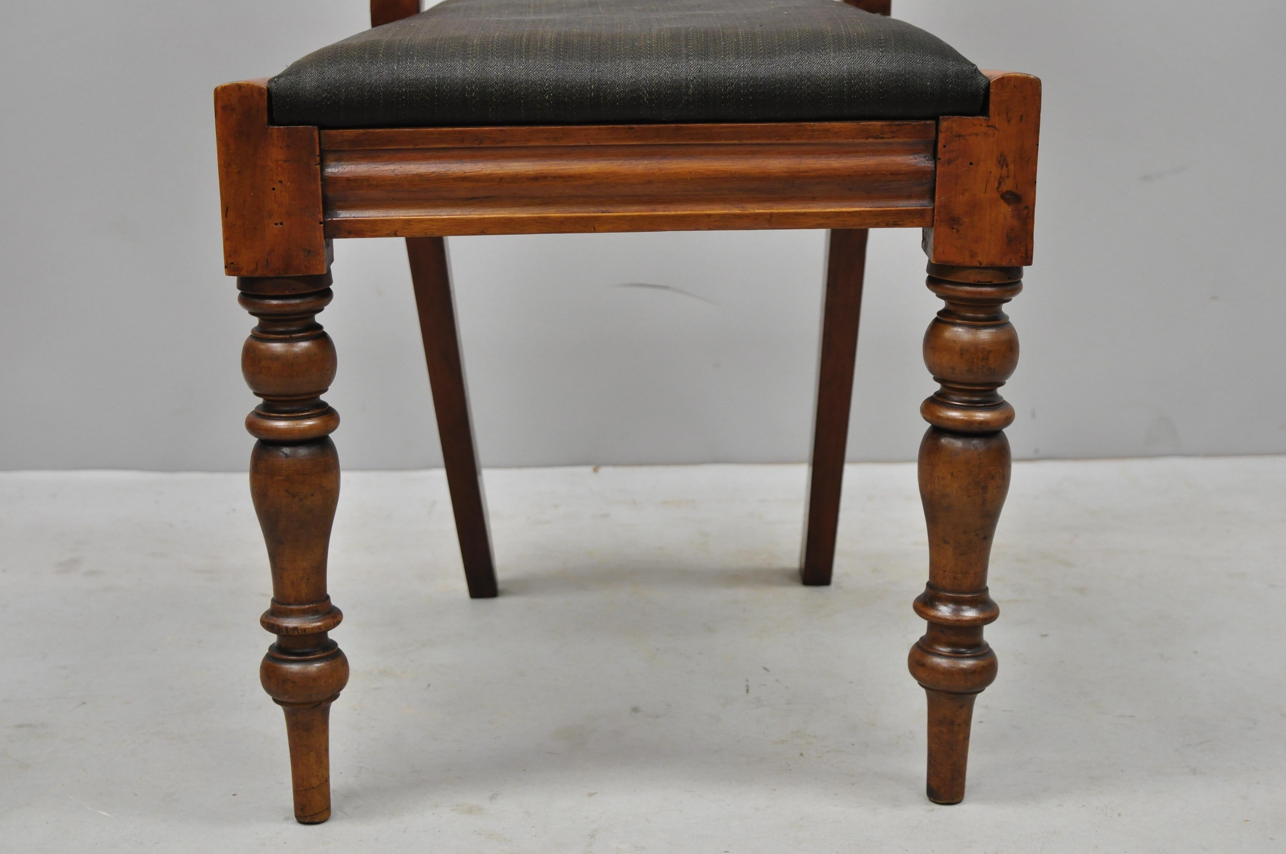 19th Century English Victorian Balloon Back Mahogany Library Side Chair 'B' In Good Condition In Philadelphia, PA
