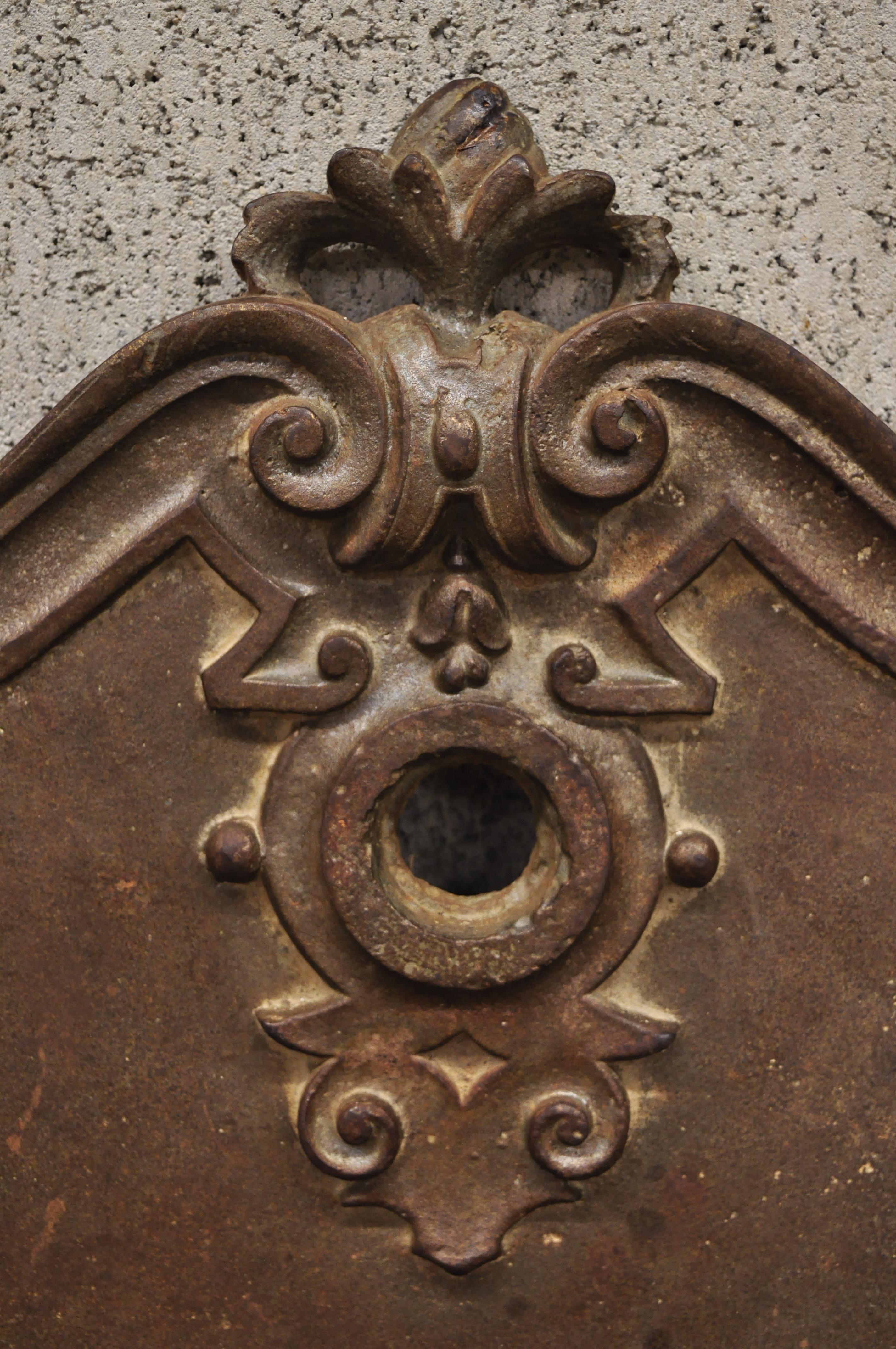 19th Century French Cast Iron Neoclassical Dolphin Garden Wall Fountain Basin In Good Condition In Philadelphia, PA