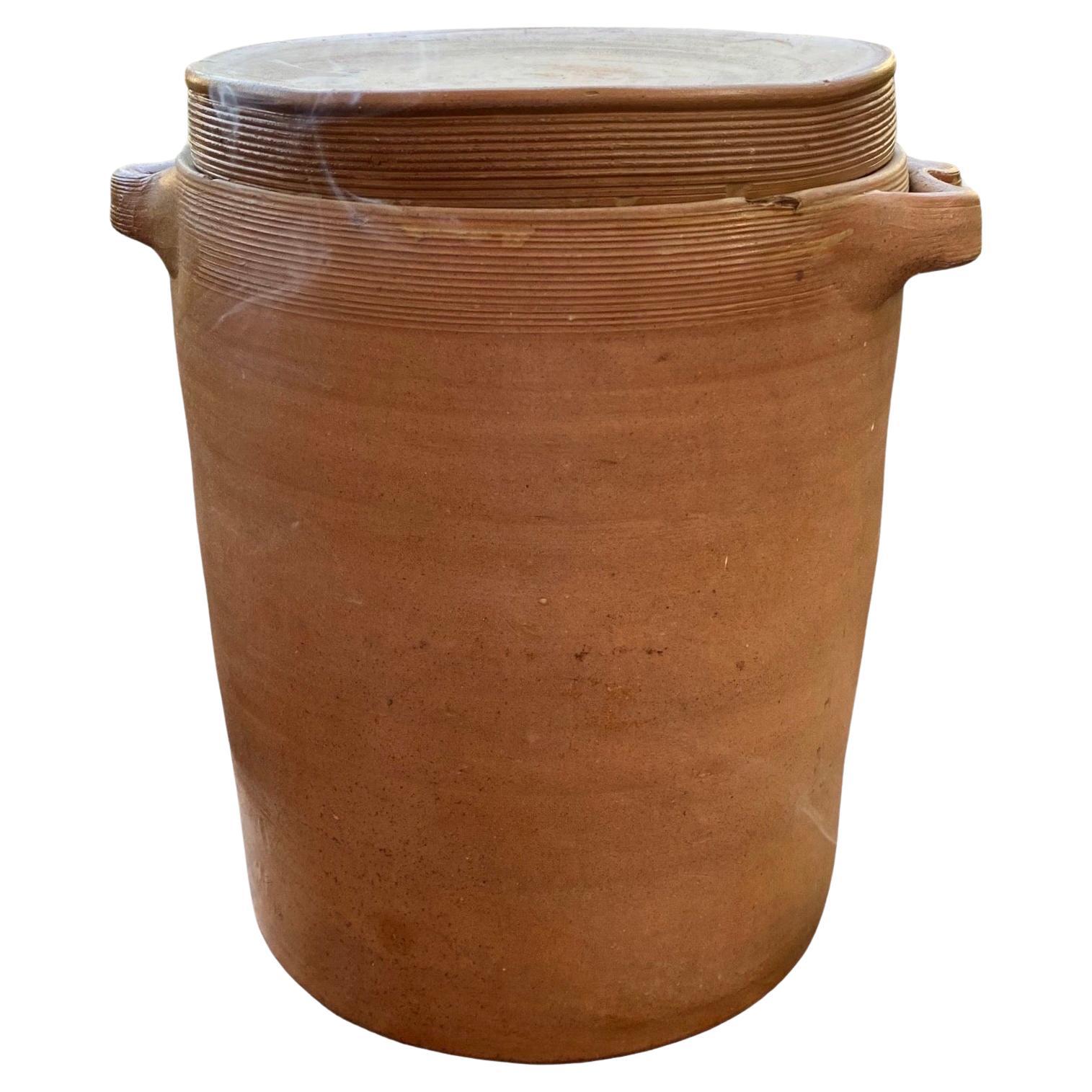 Grande A.I.C. ancienne. Pot à confiture français avec couvercle d'origine et poignées en ruban  en vente