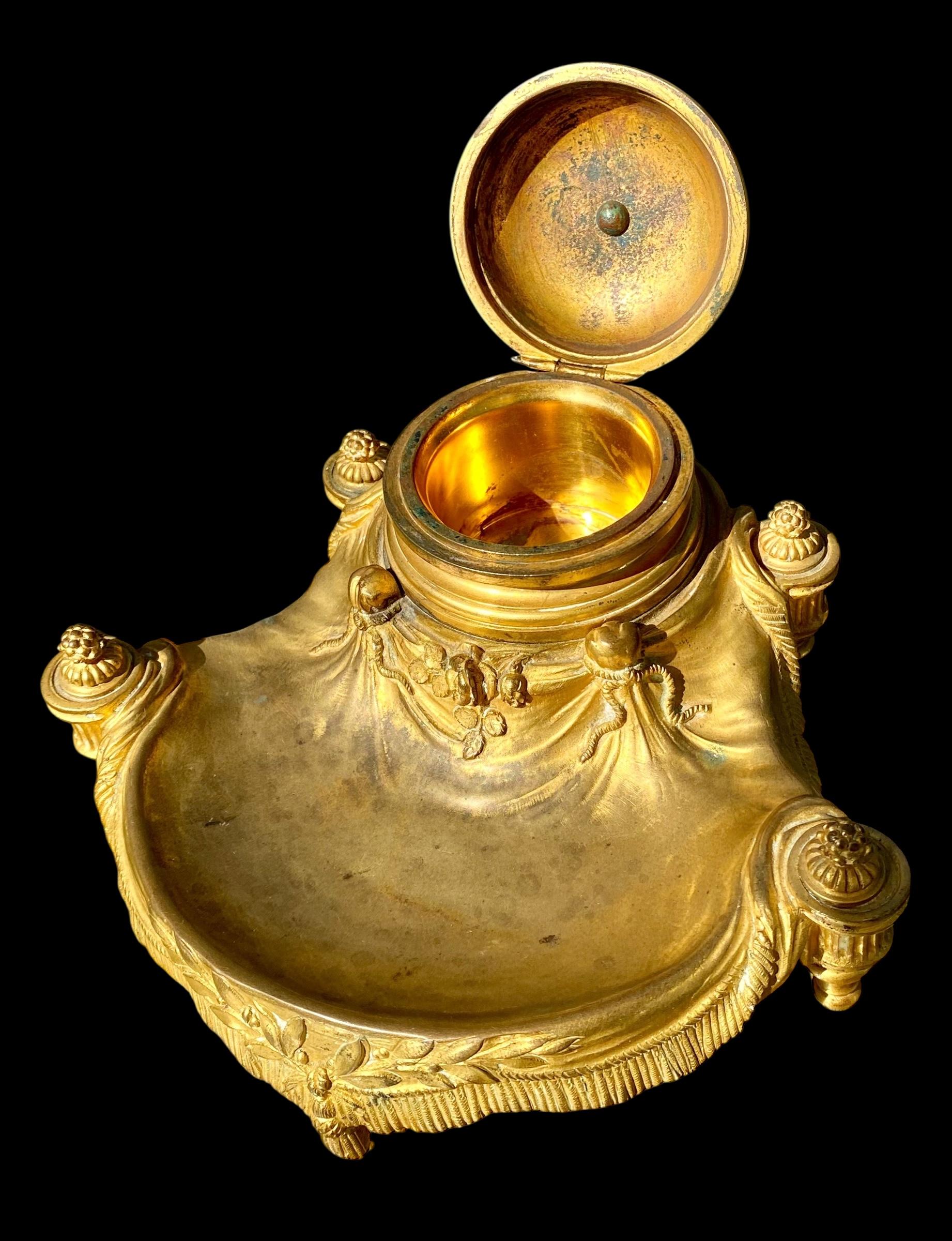 Antique 19ème siècle Encrier français en bronze doré avec encre bleu cobalt d'origine en vente 8