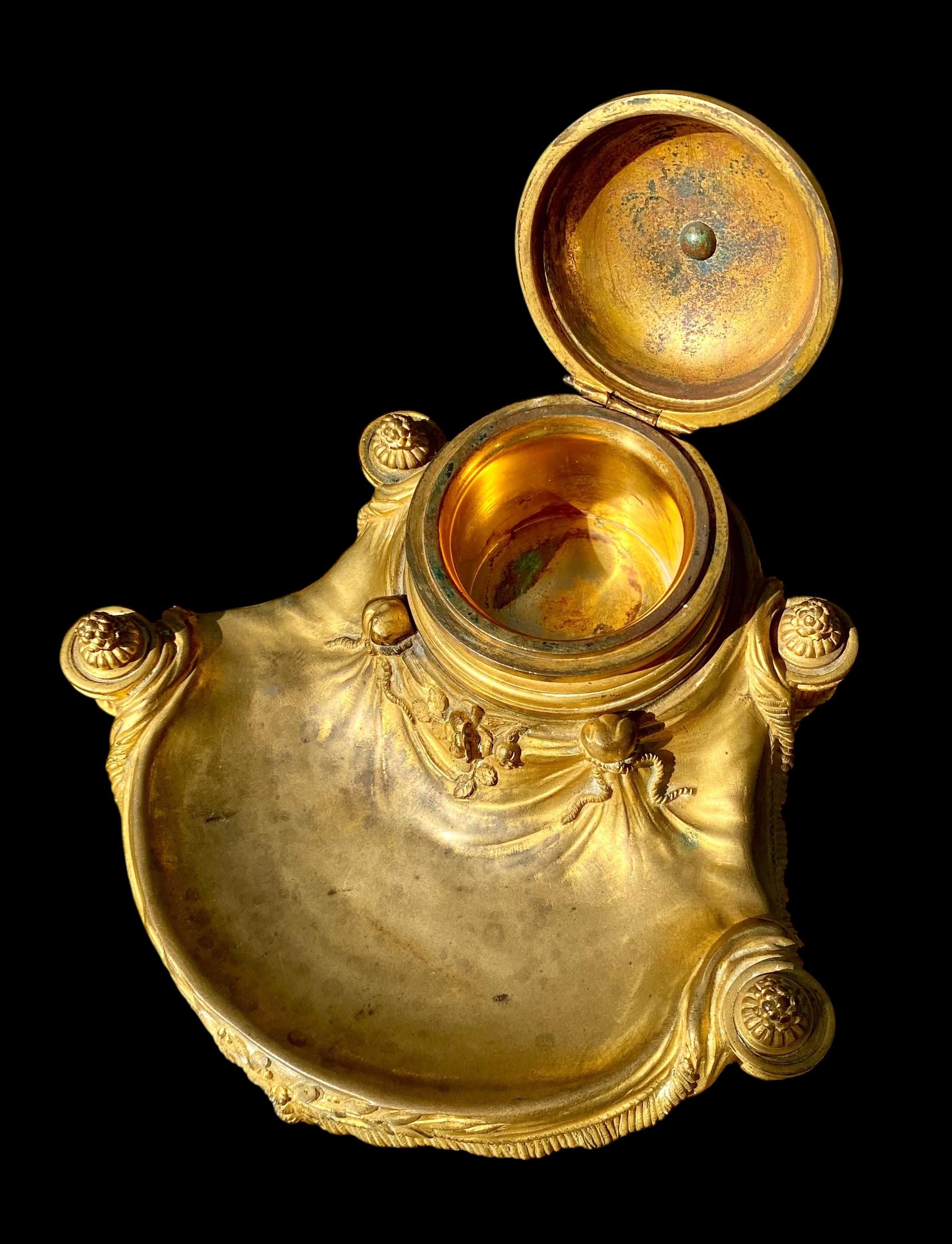 Antique 19ème siècle Encrier français en bronze doré avec encre bleu cobalt d'origine en vente 9