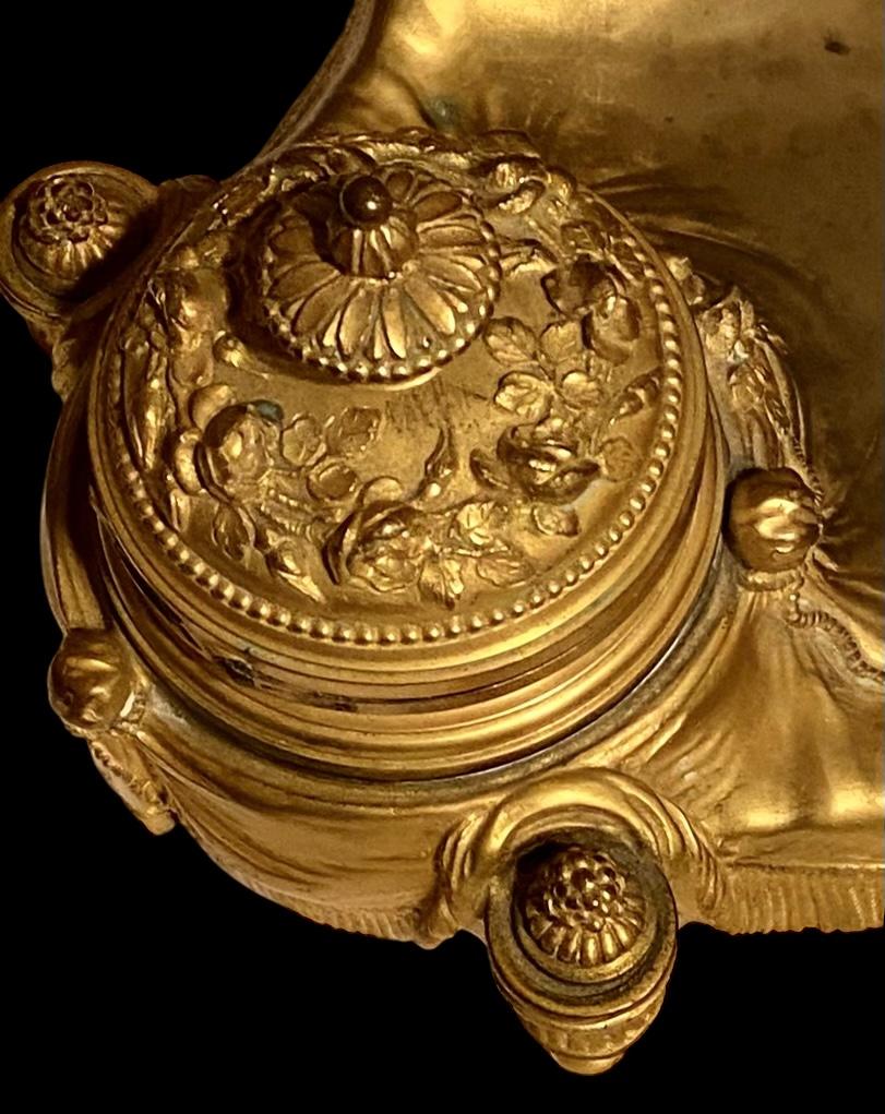 Francese Antico XIX sec. Calamaio francese in bronzo dorato con calamaio originale blu cobalto in vendita