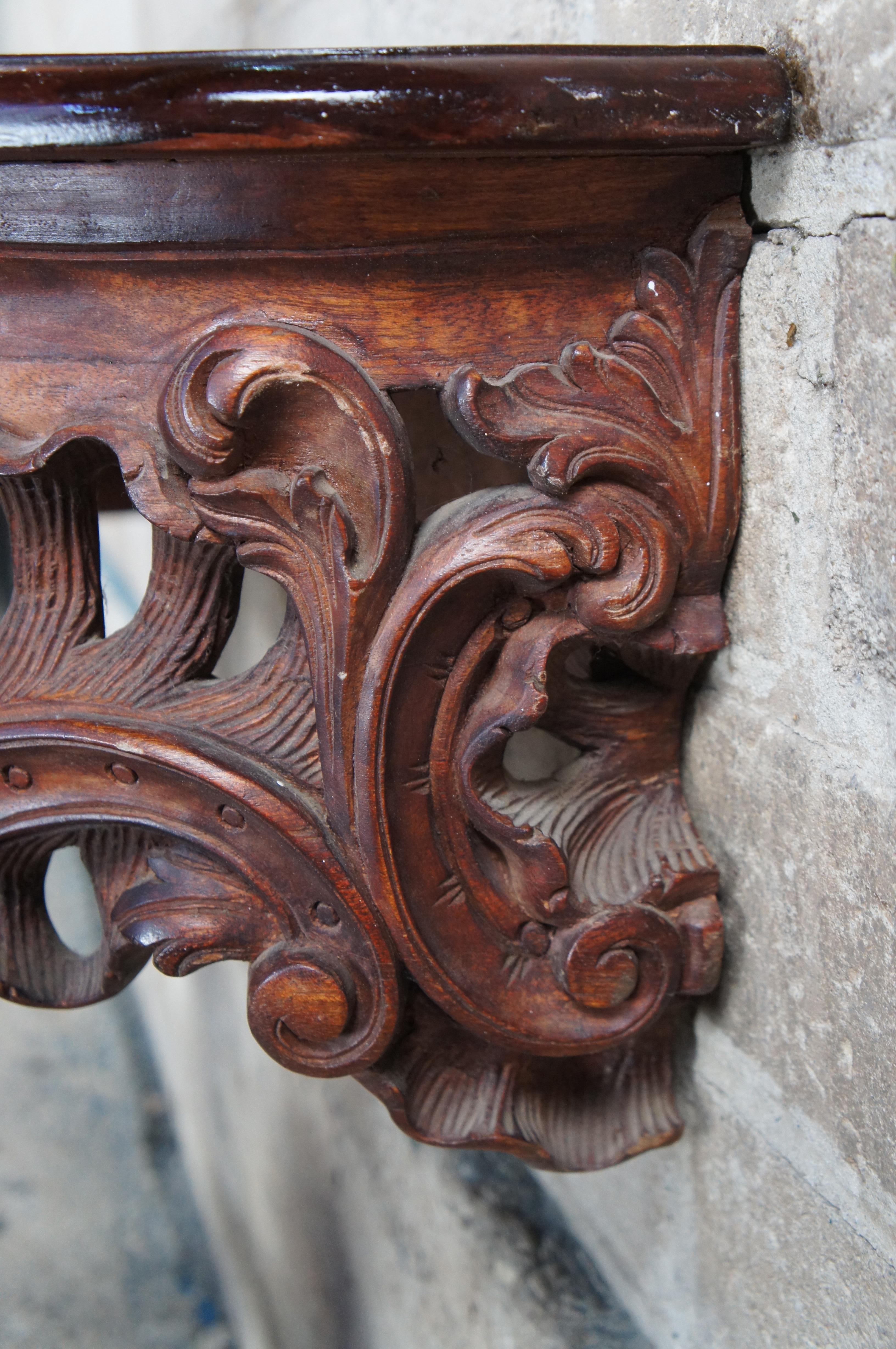 Ancienne table console rococo française Louis XV du 19ème siècle en acajou sculpté et serpentin en vente 5